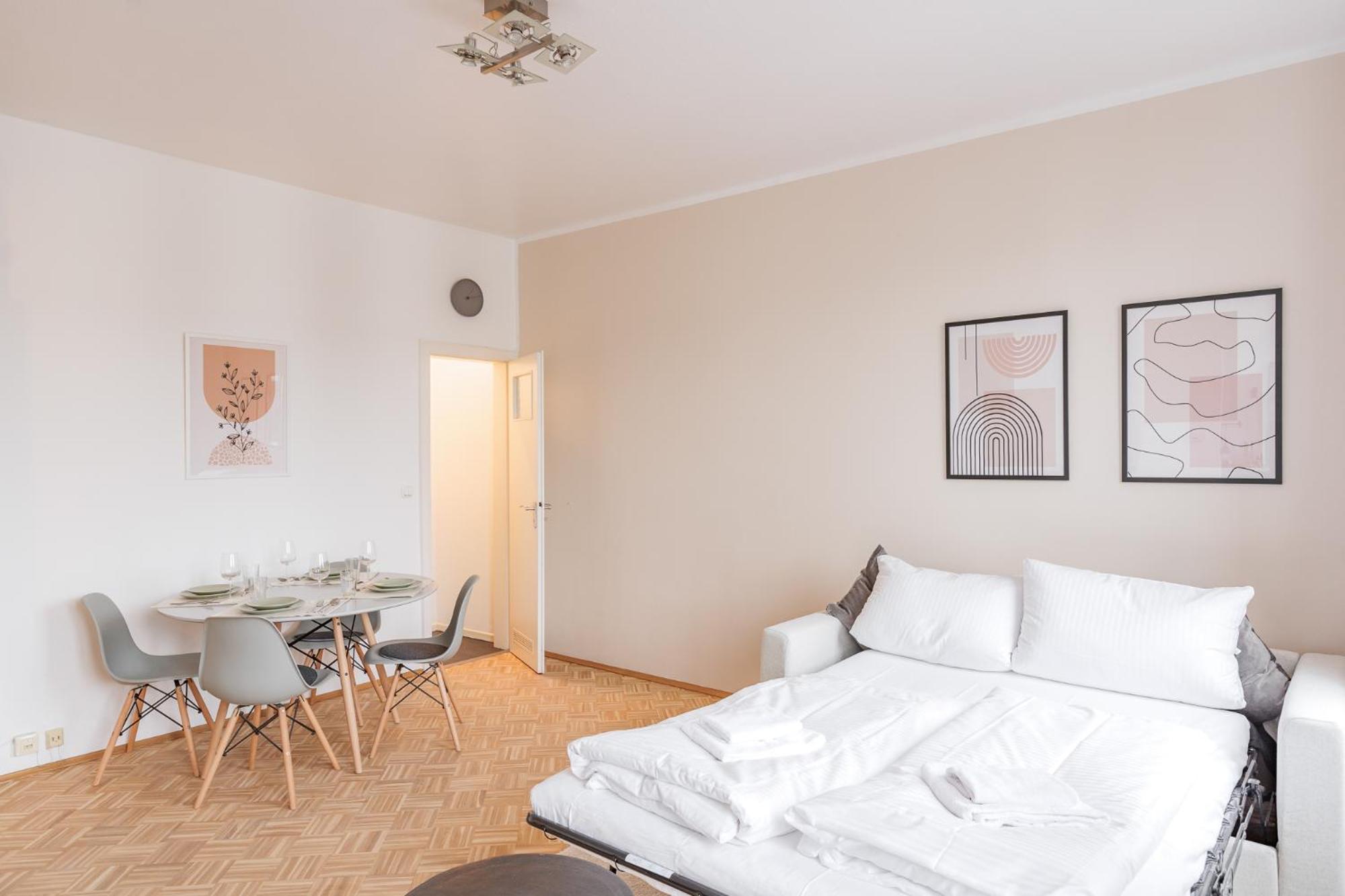 One-Bedroom Apartment photo 1