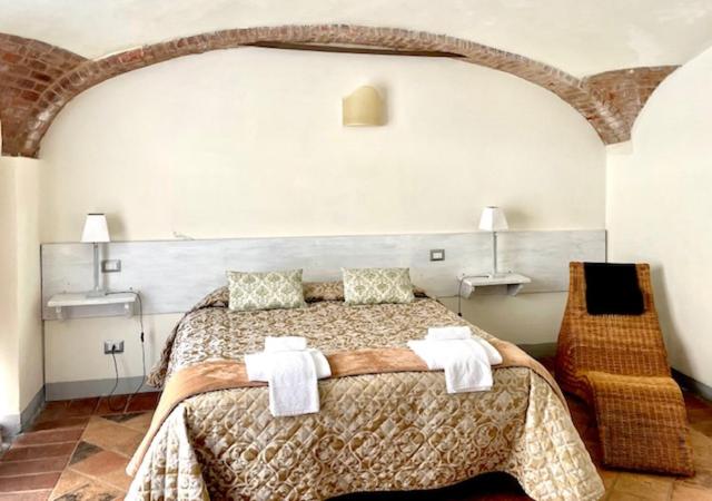One-Bedroom Suite with Sofa Bed - Photo 20