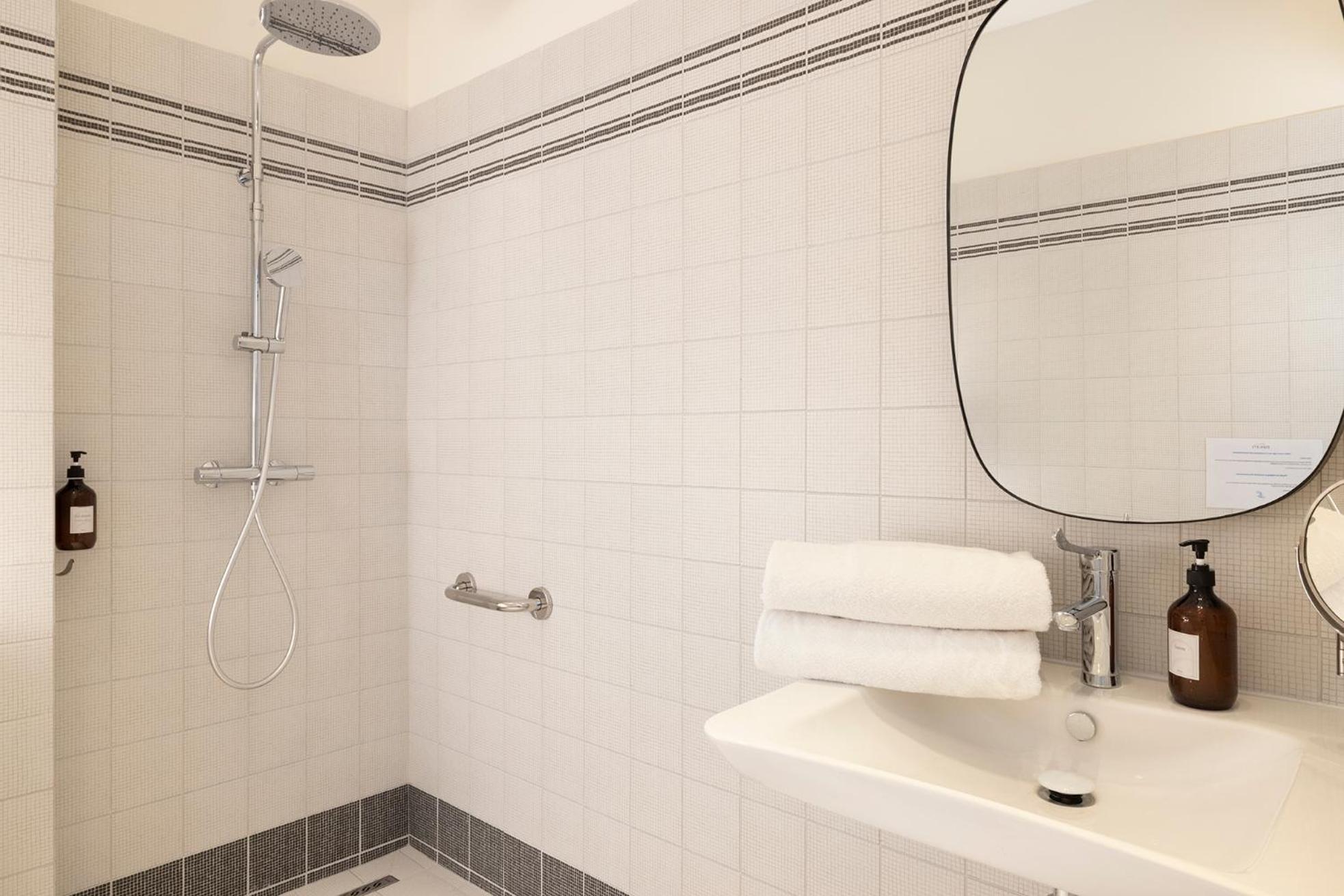 Double Room - Disability Access photo 2