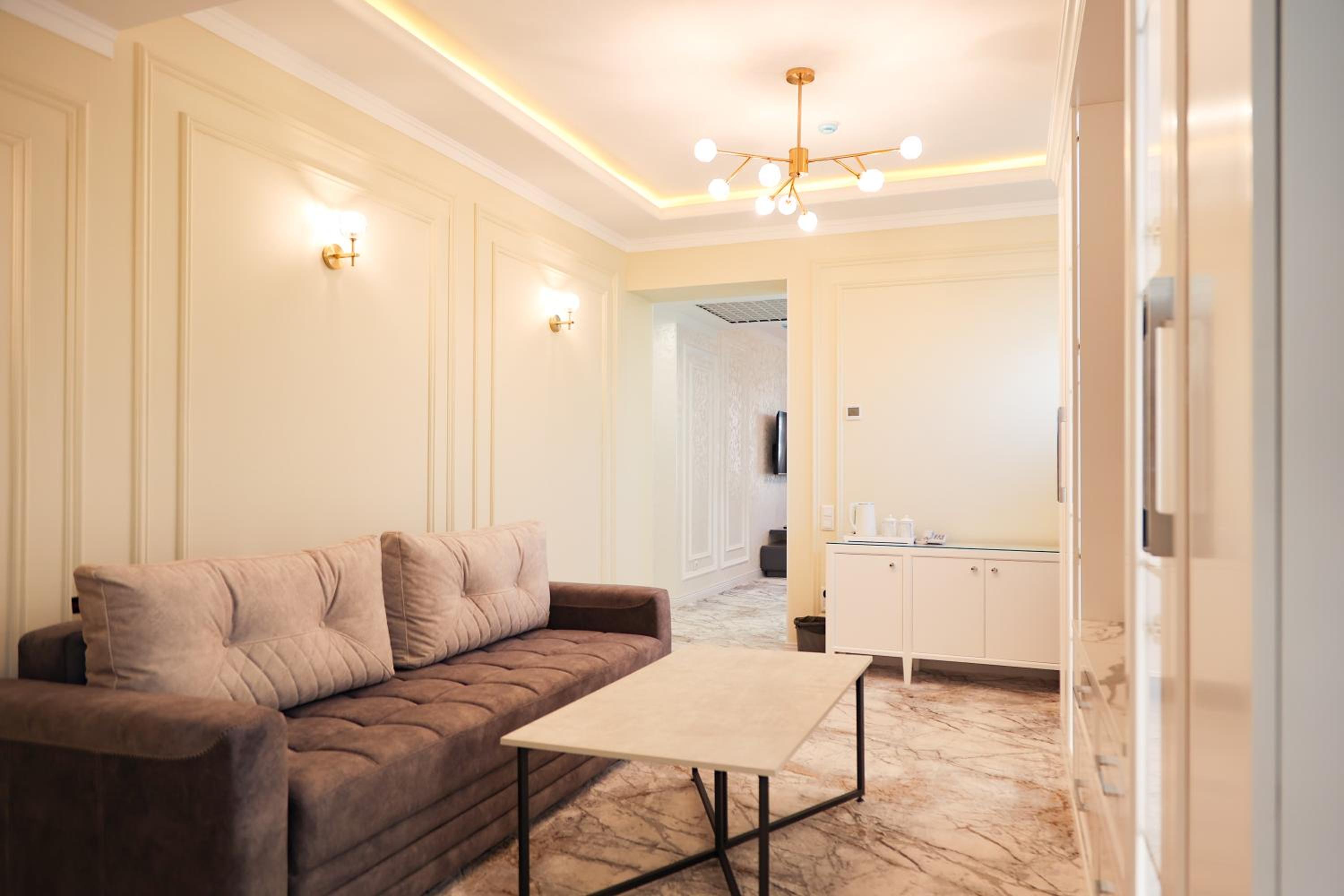 Suite - Photo 5