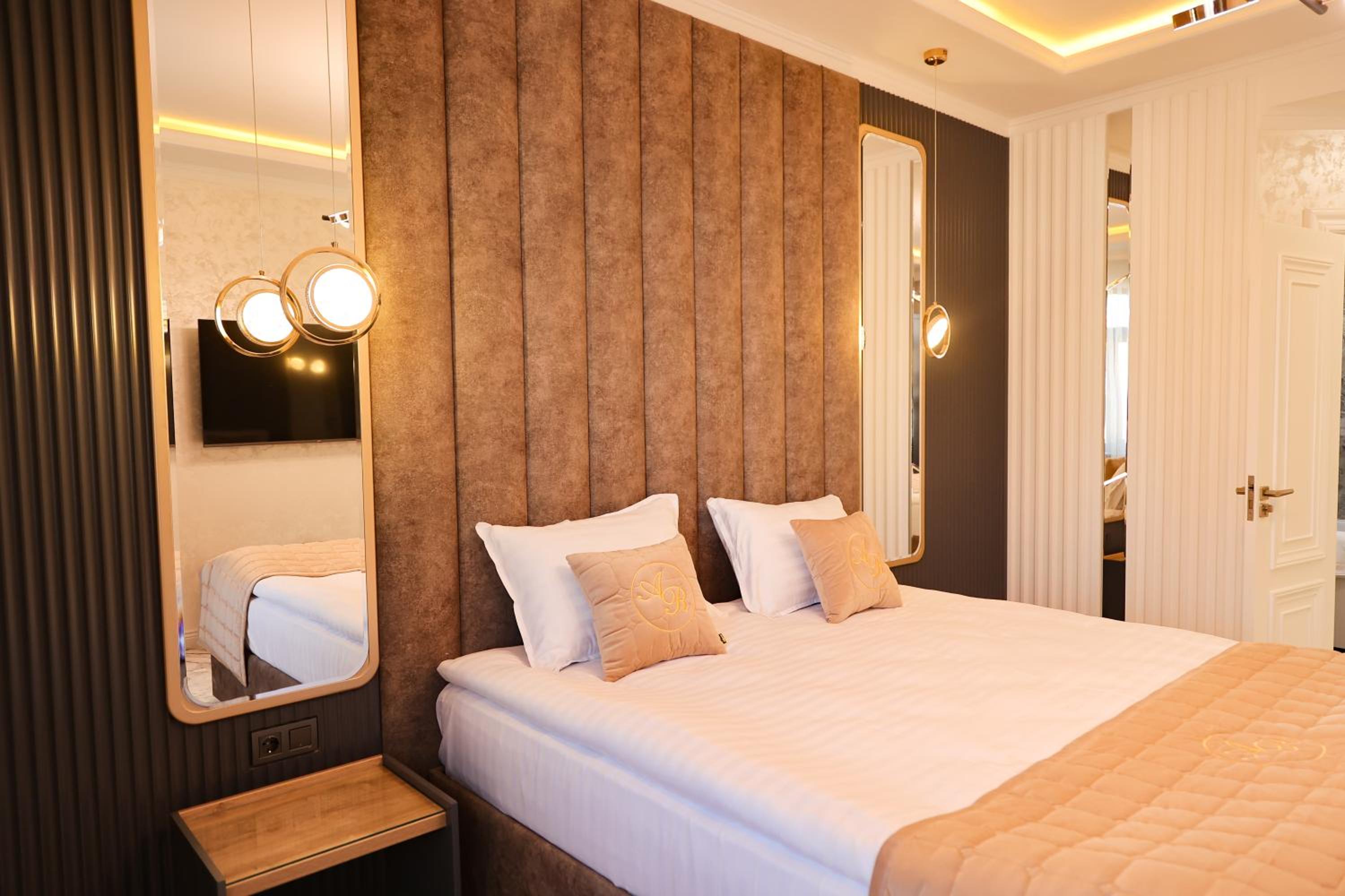 Suite - Photo 21