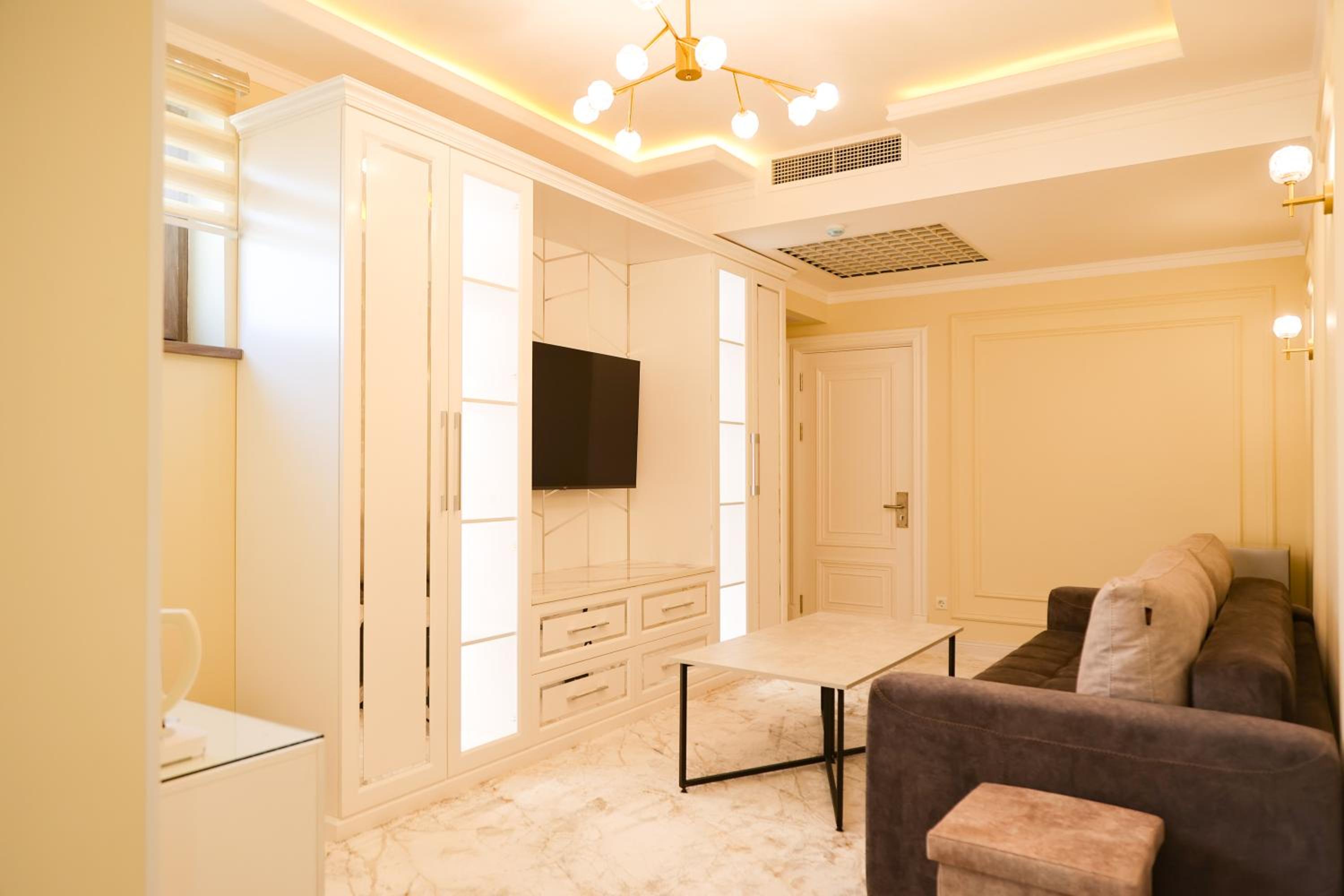 Suite - Photo 8