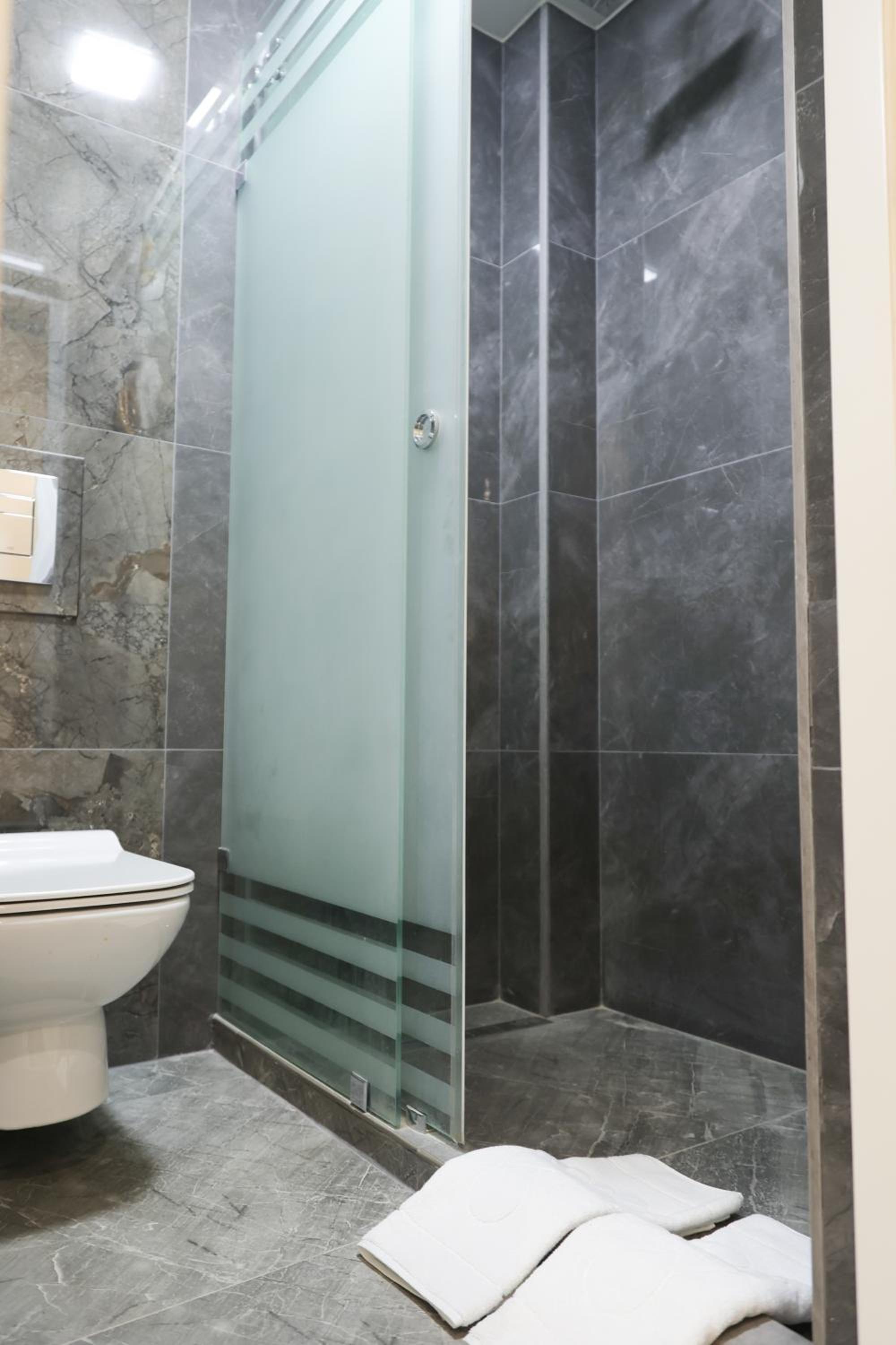 Suite - Photo 11