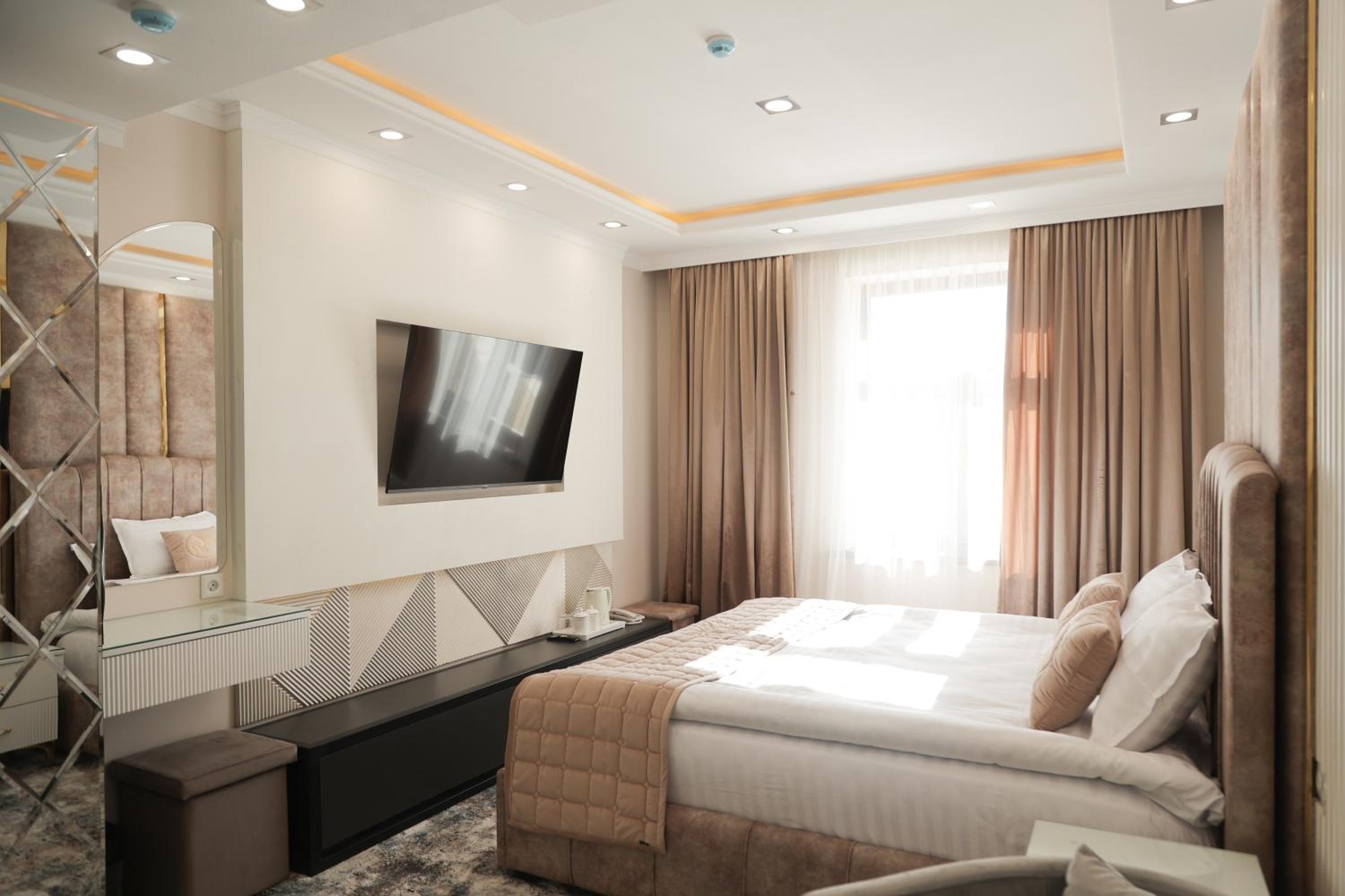 Suite - Photo 17