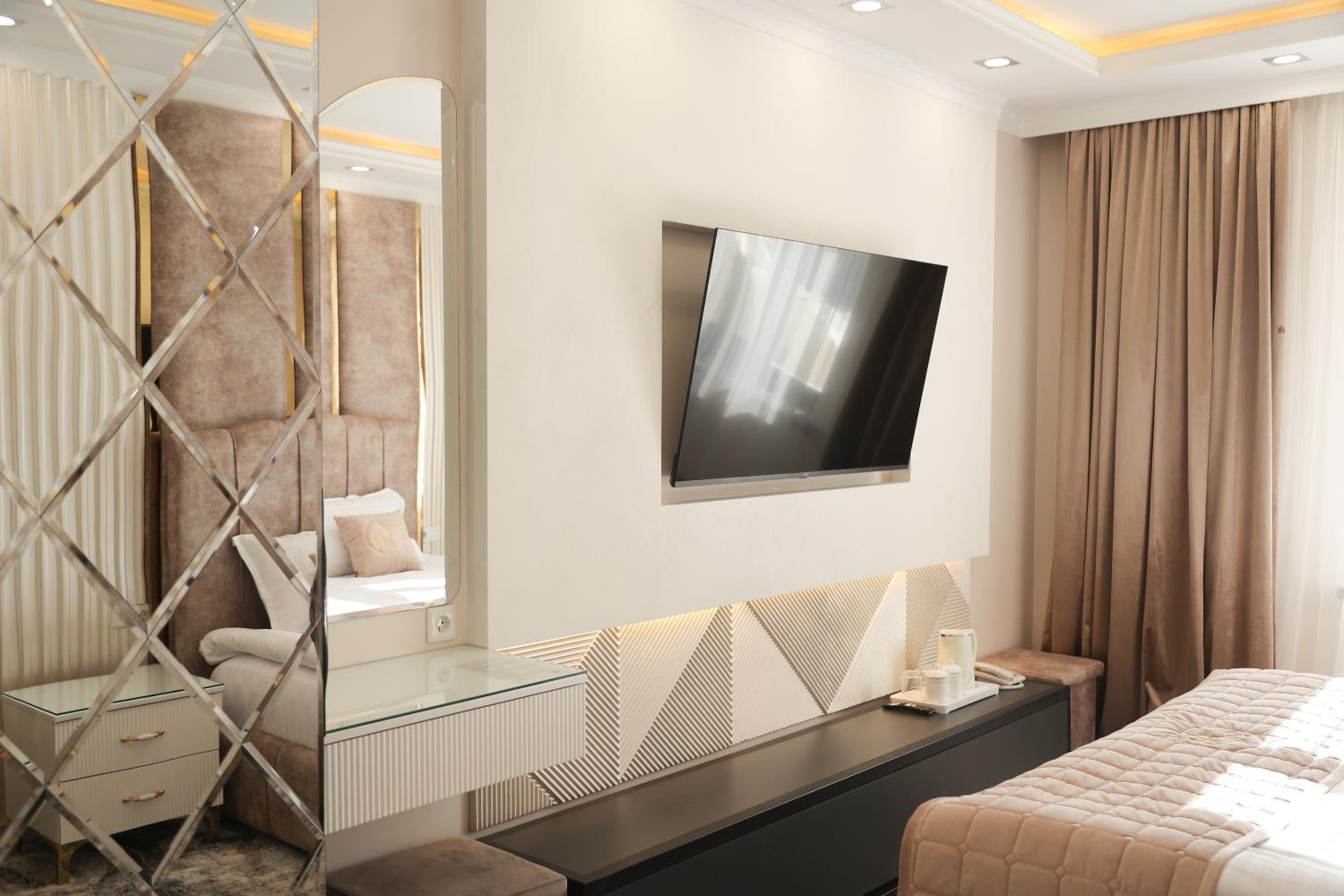 Suite - Photo 13