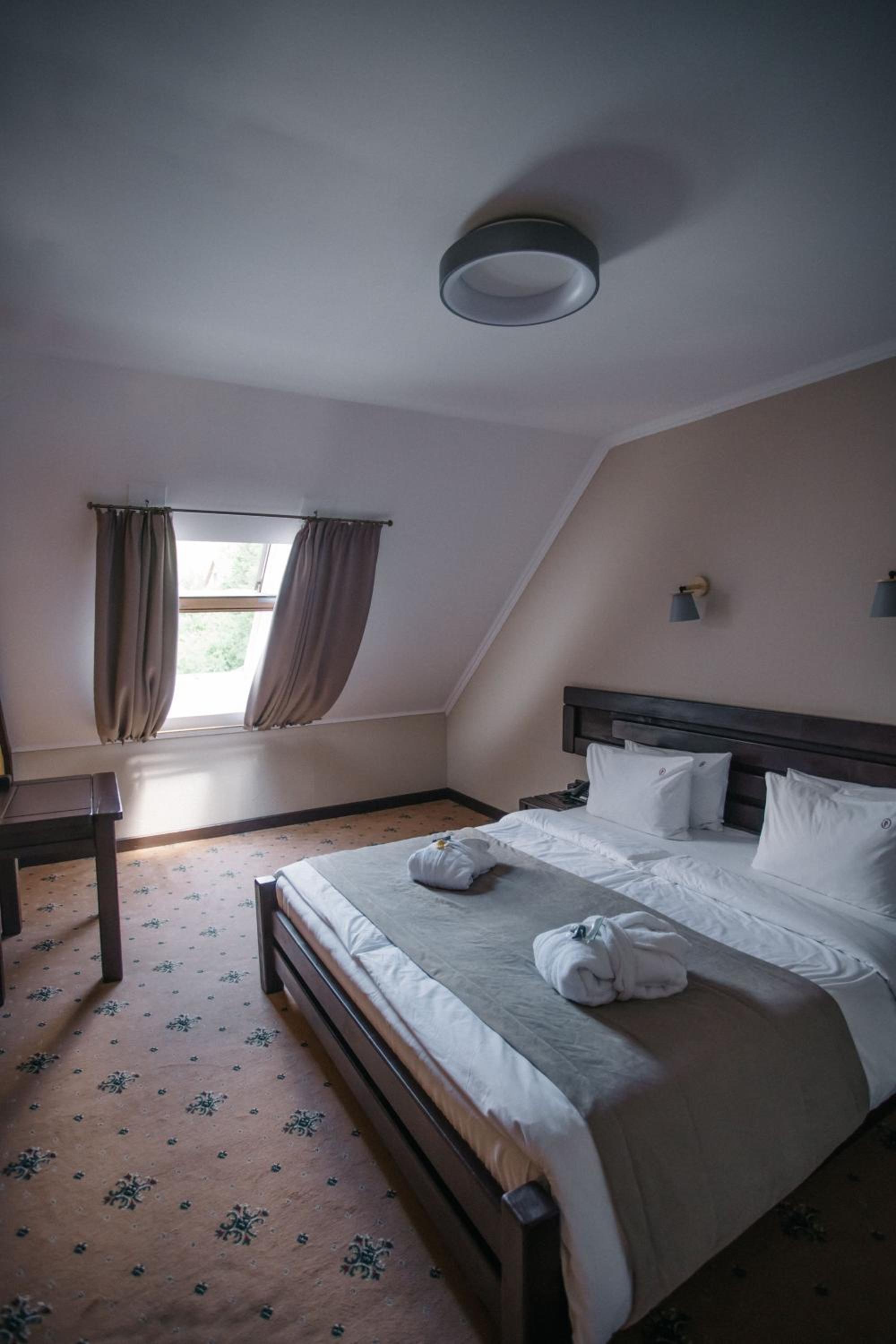 Standard King Room photo 1