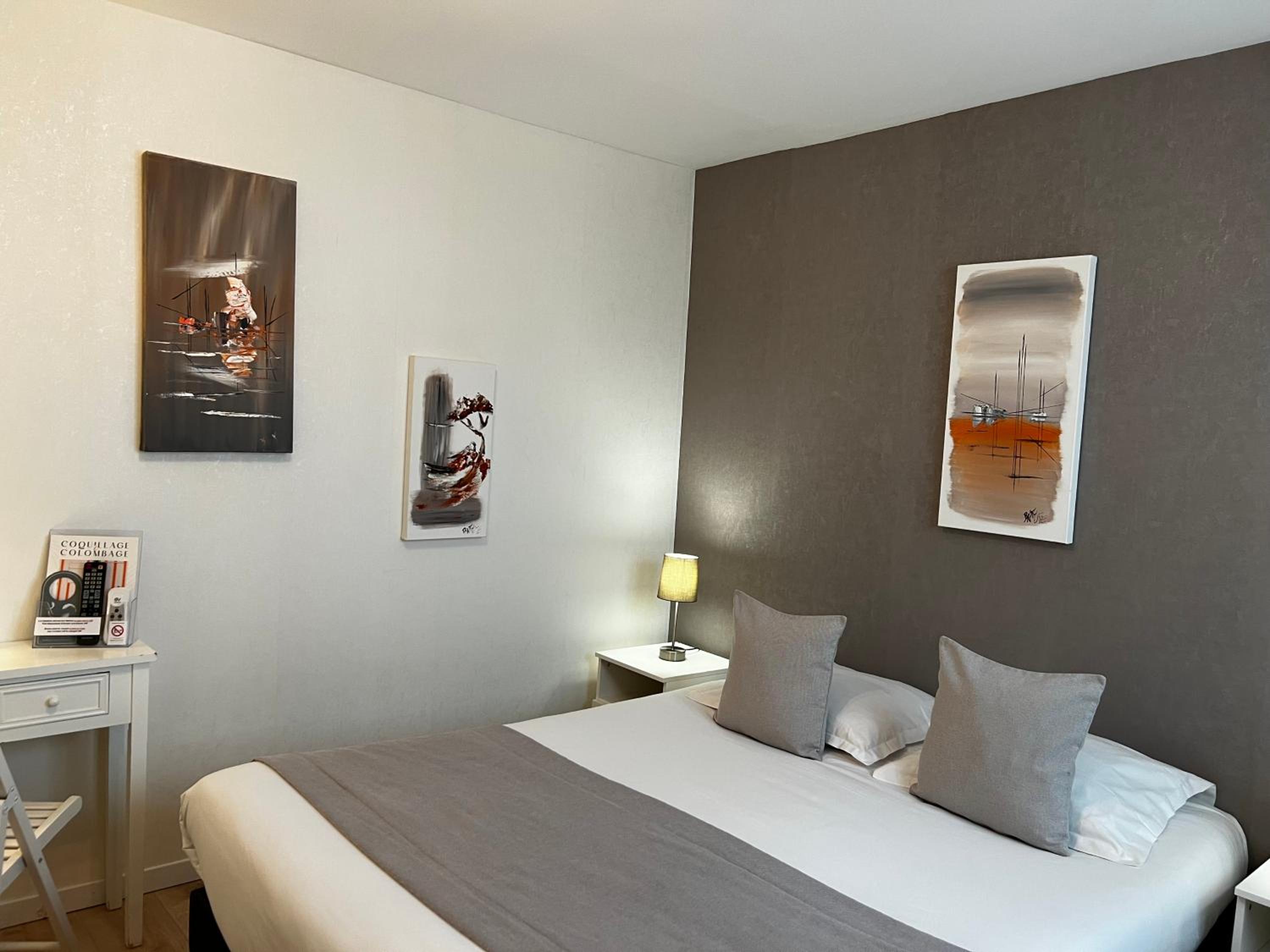 Double Room with Patio - Photo 3