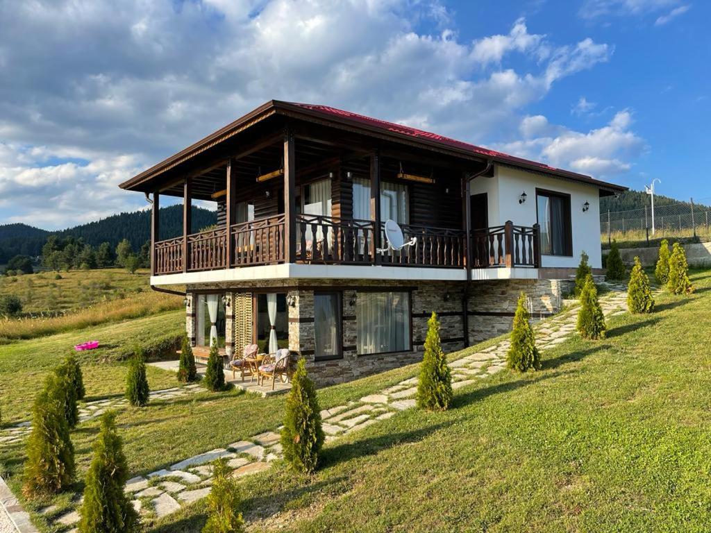 Three-Bedroom Villa photo 2