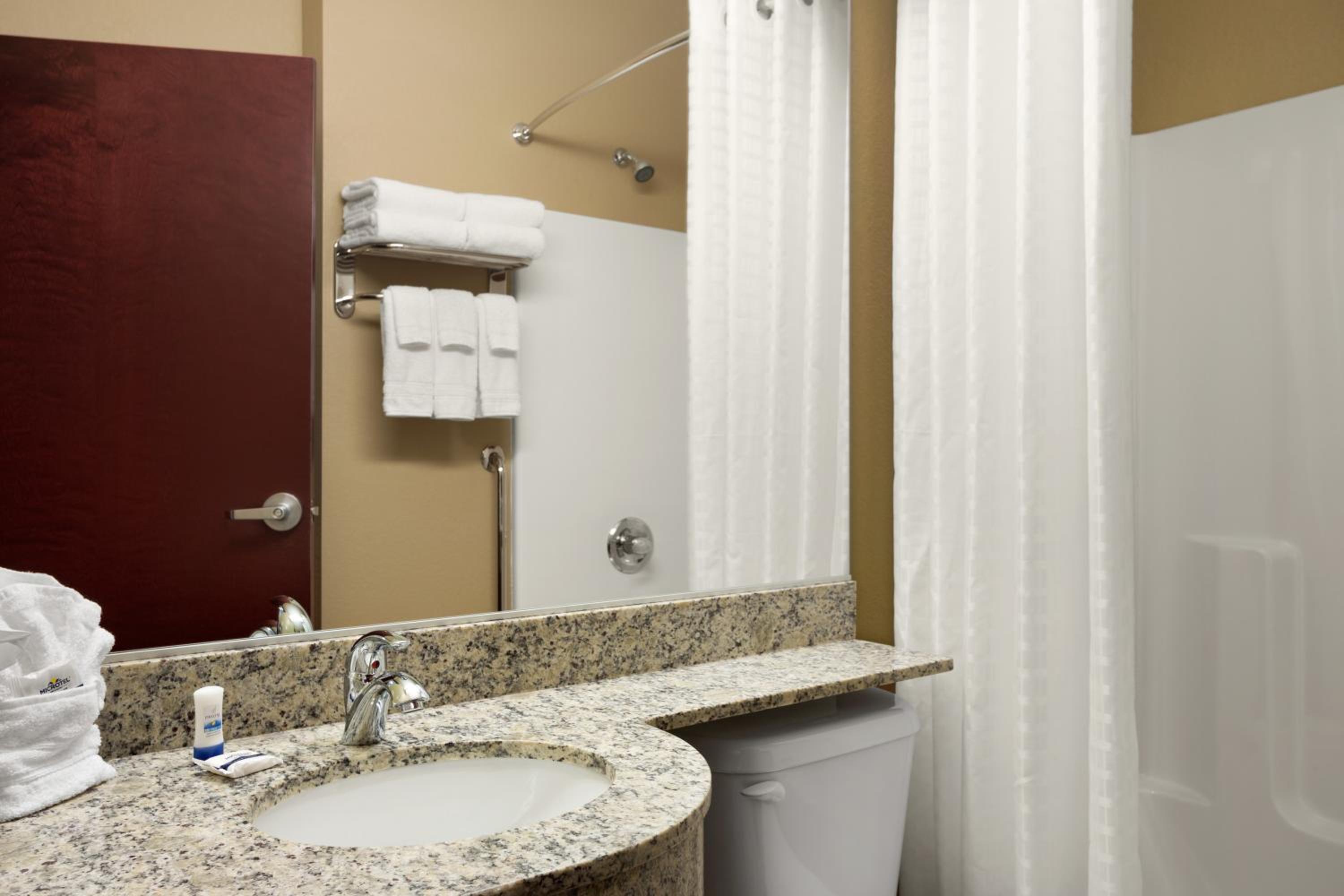 Queen Room with Two Queen Beds - Disability Access/Non-Smoking photo 3
