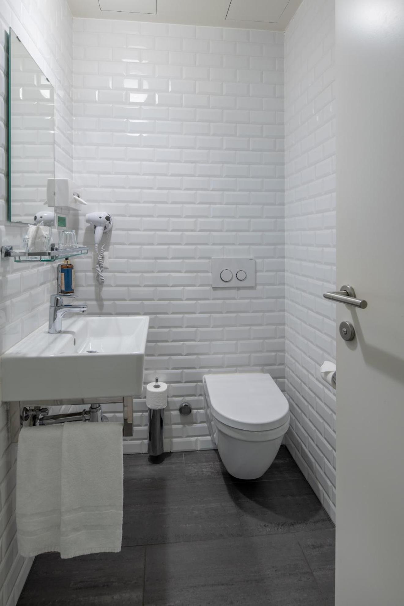 Double Room - Photo 9