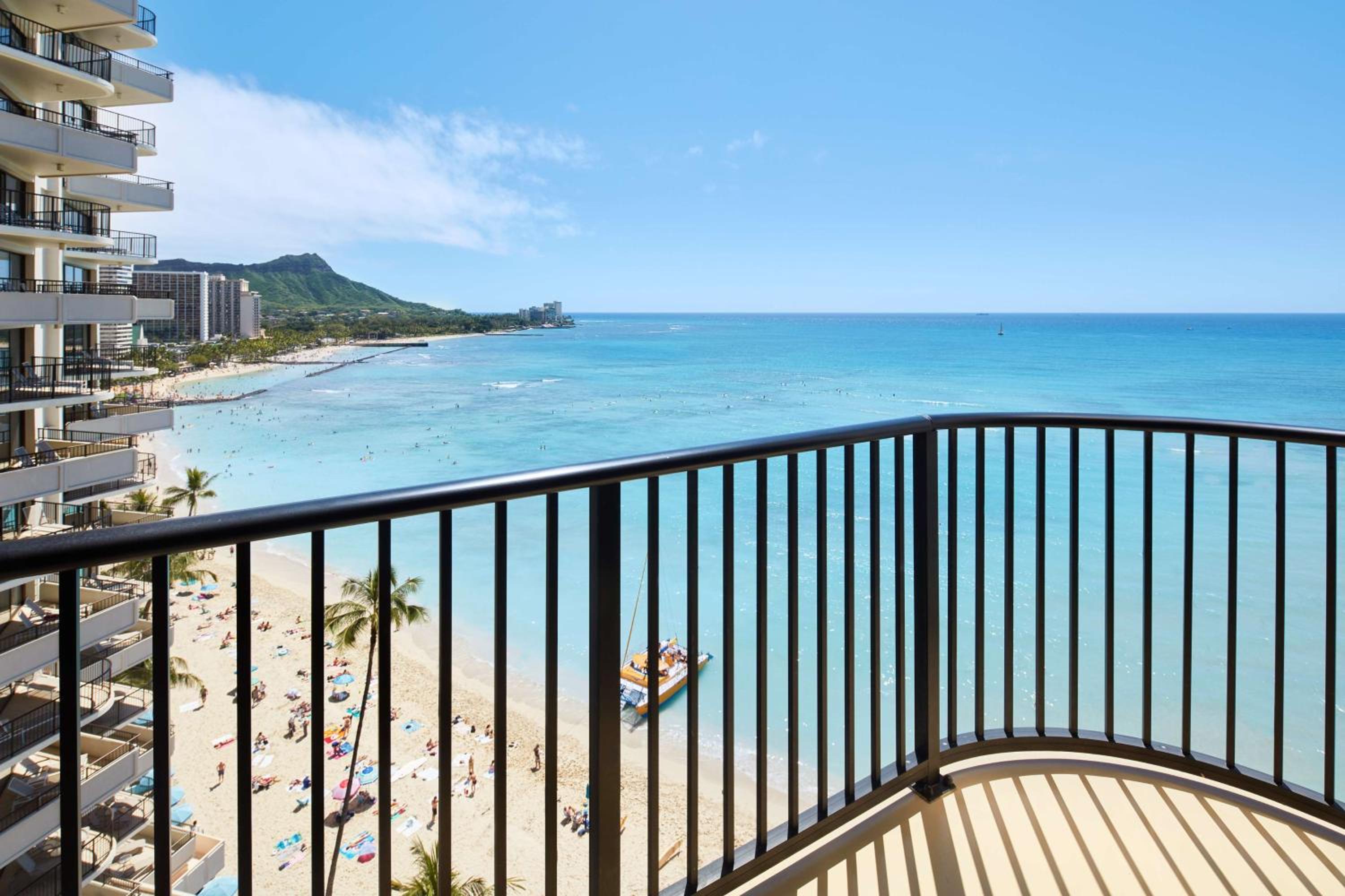 Club Diamond Head Ocean Front Suite 1 King Bed