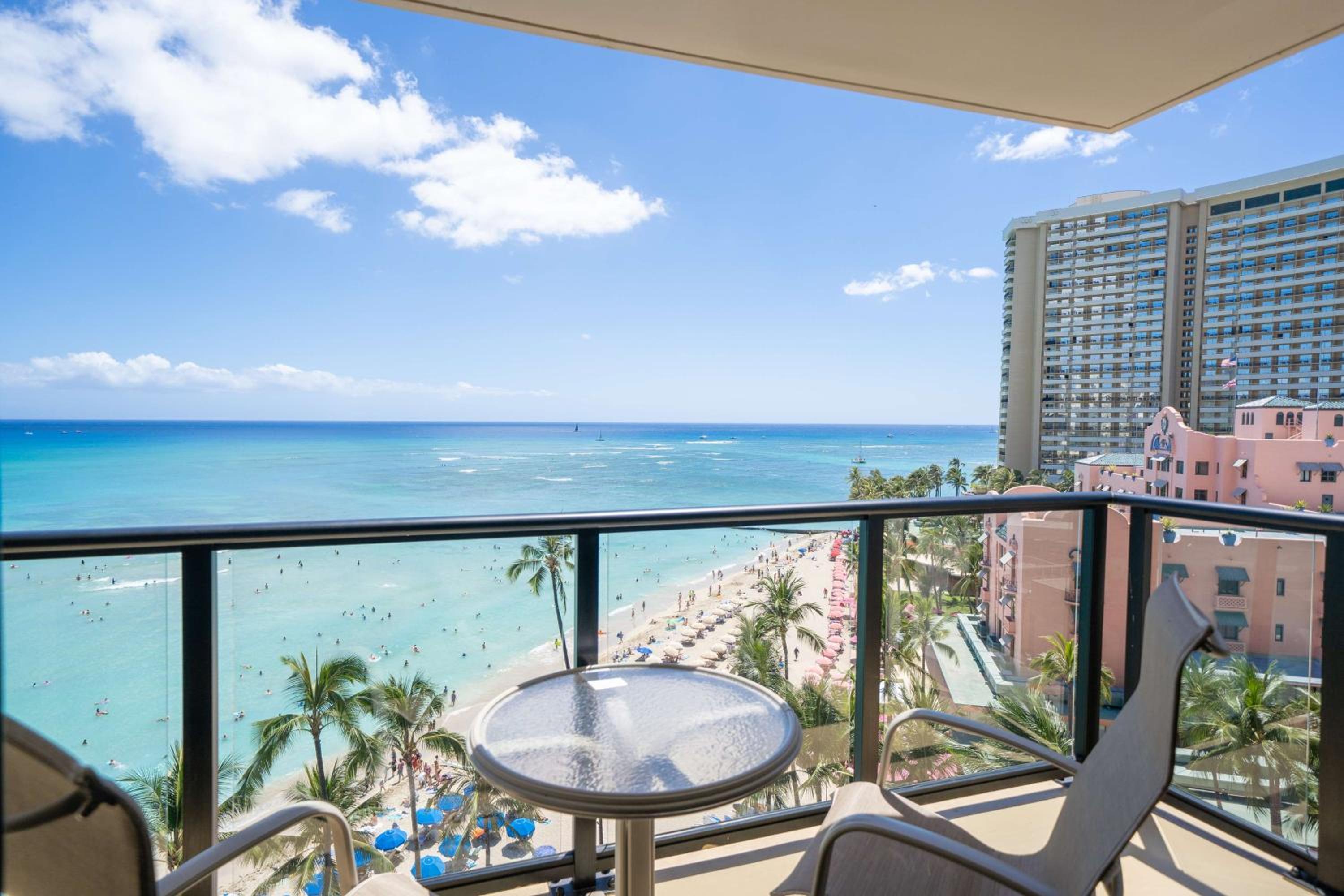 Club Diamond Head Ocean Front Suite 1 King Bed