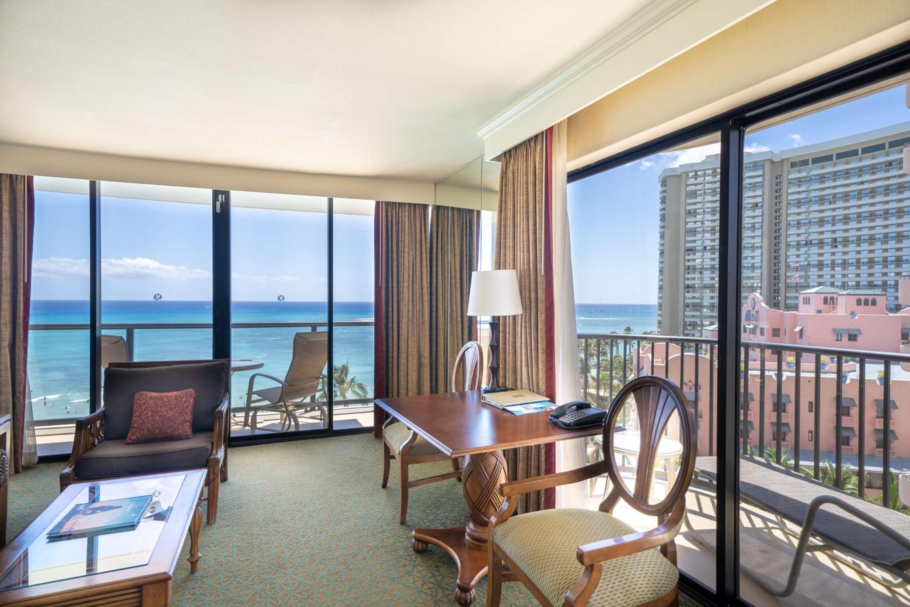 Club Ocean Front Suite 1 King Bed