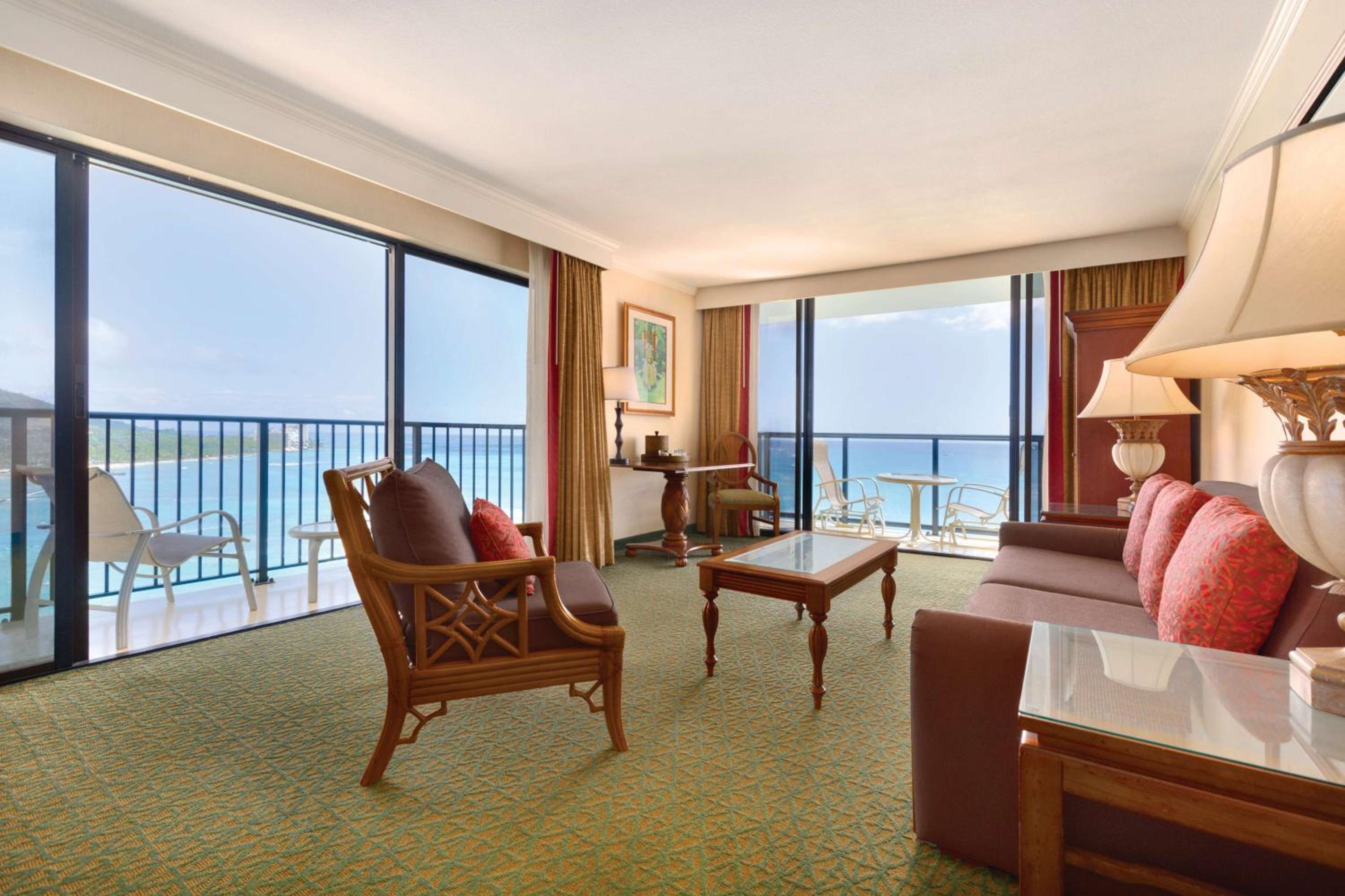 Club 2 Bedroom Ocean Front Suite 2 King Beds thumbnail 5