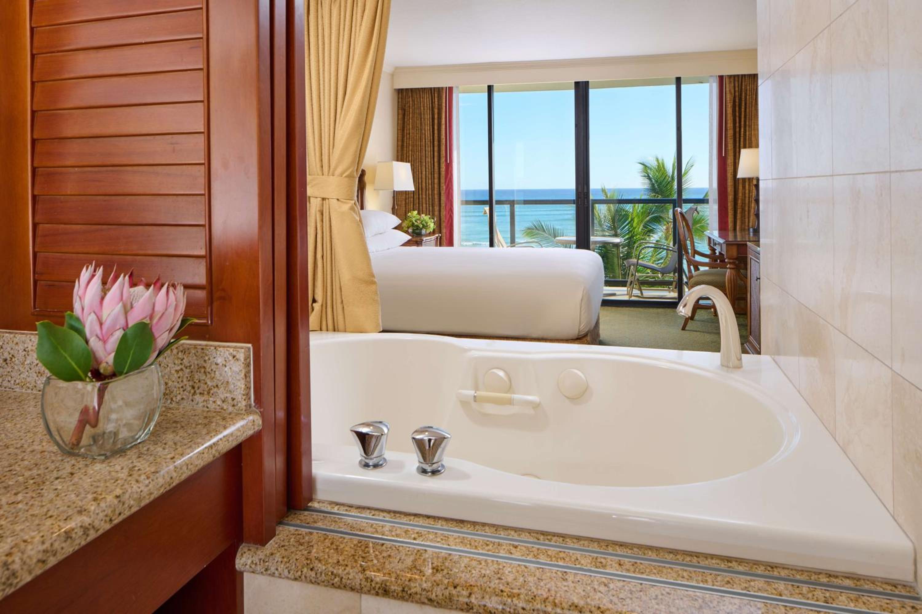 Ocean Front 1 King Jacuzzi
