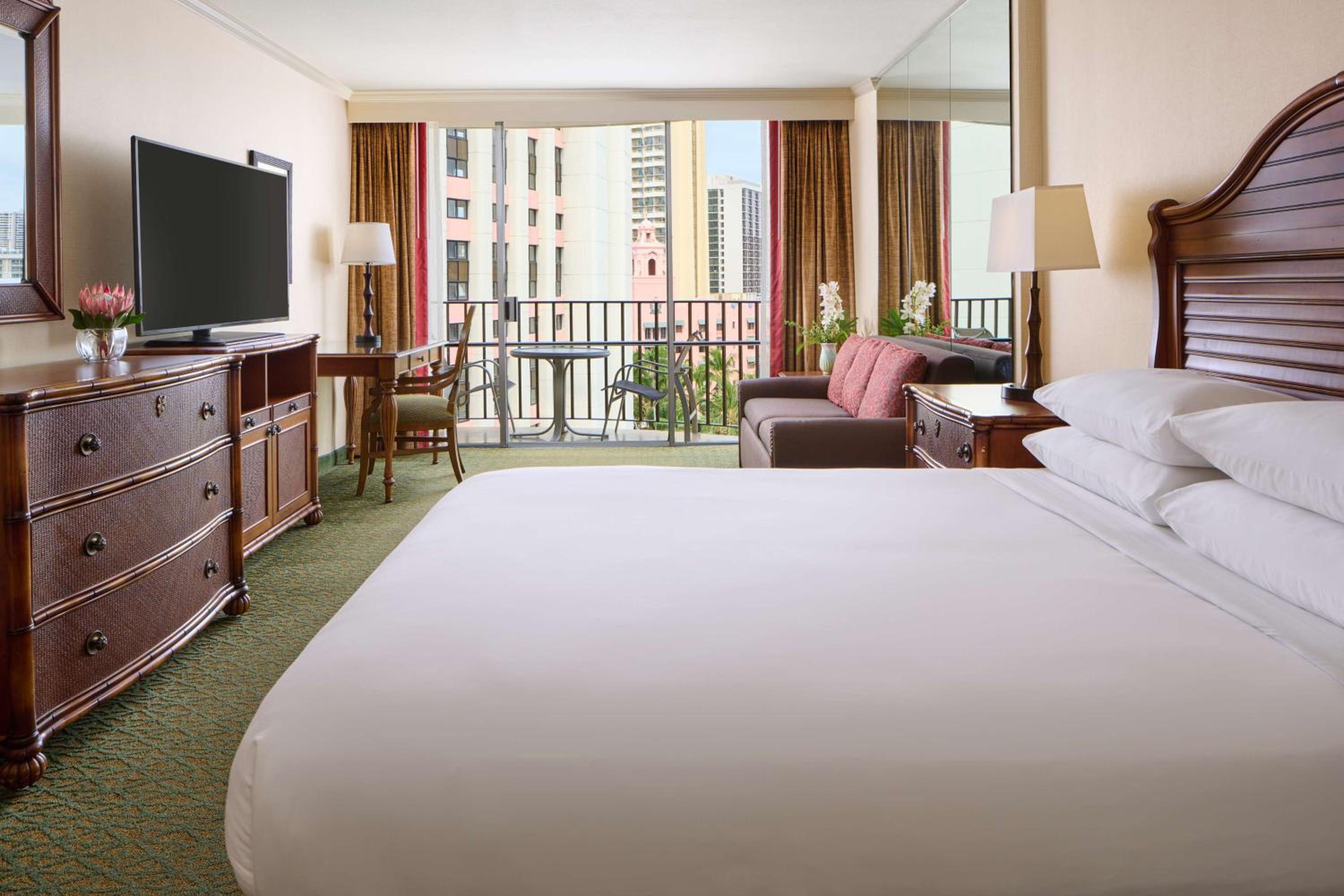 Accessible City View 1 Queen Bed