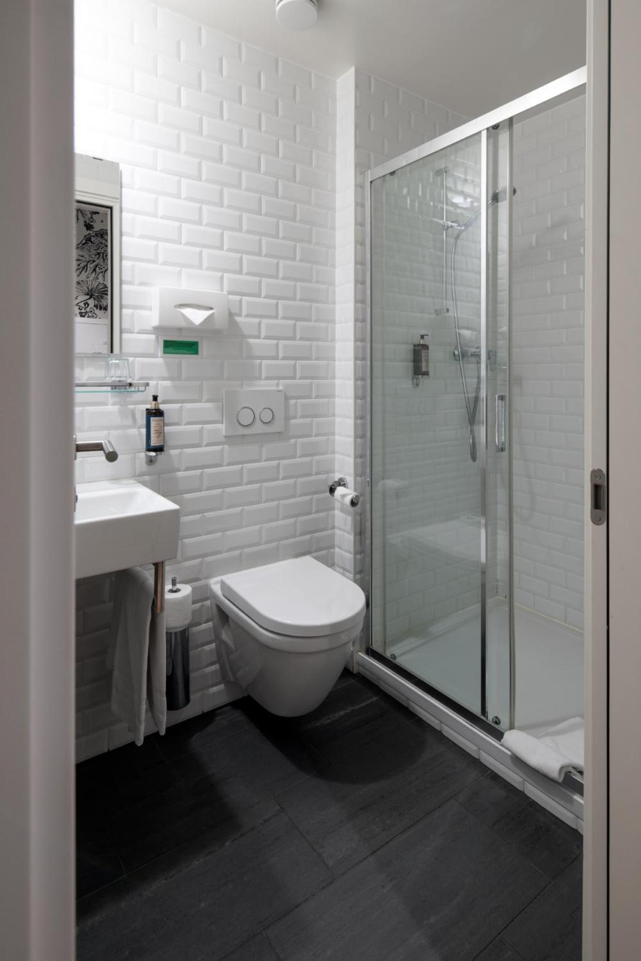 Double Room - Photo 8