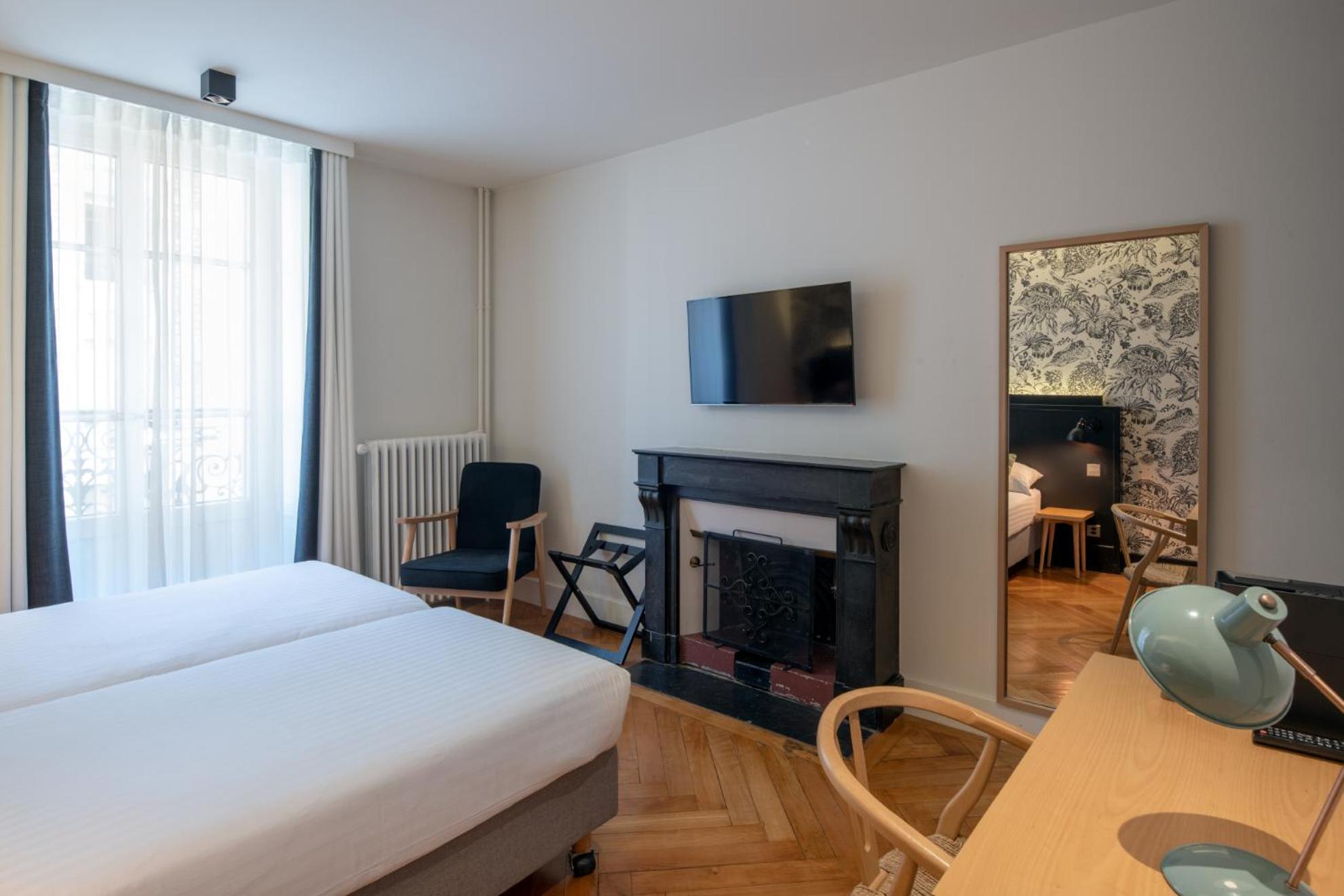 Twin Room - Photo 10