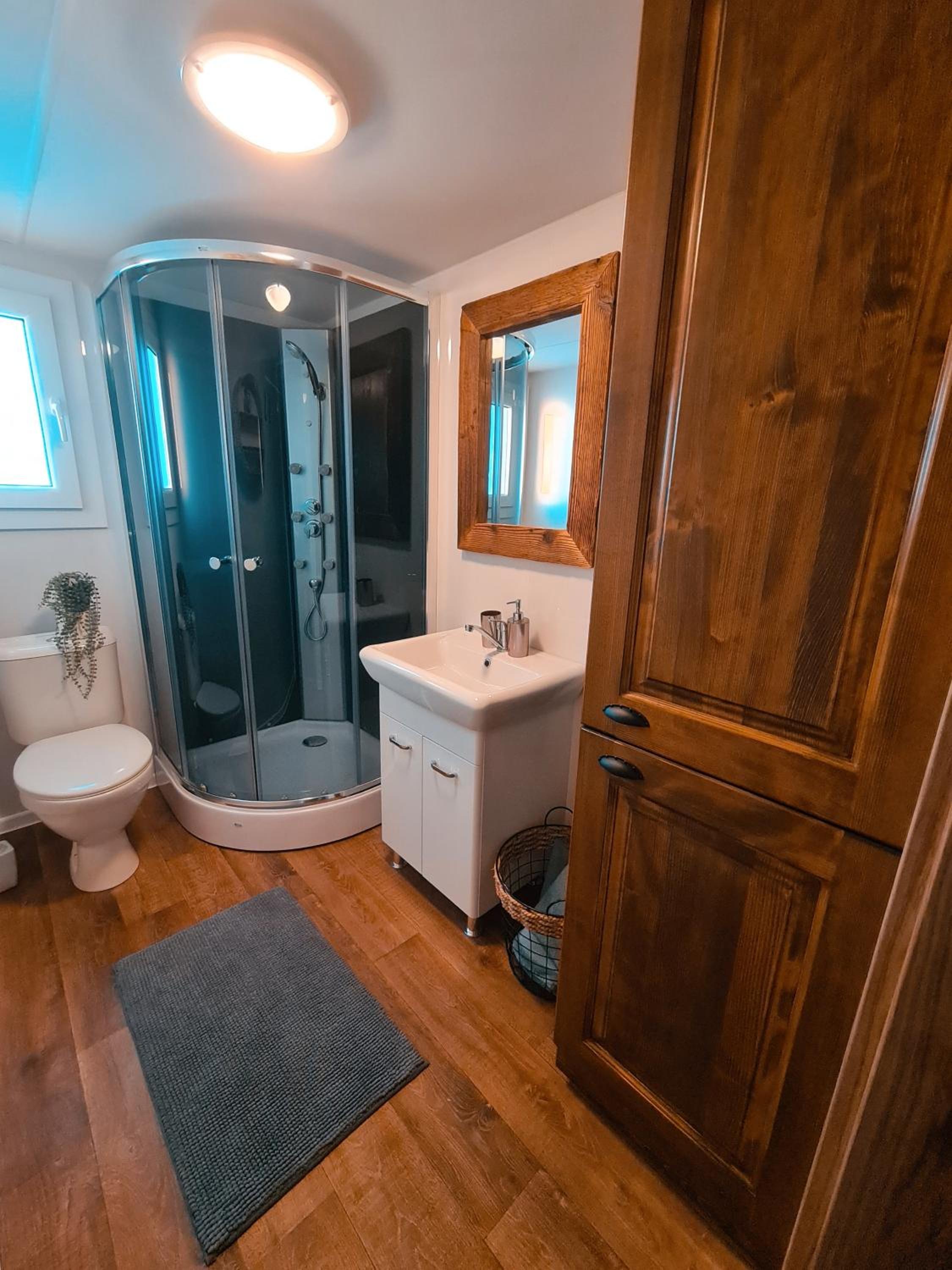 Two-Bedroom Apartment - Photo 5