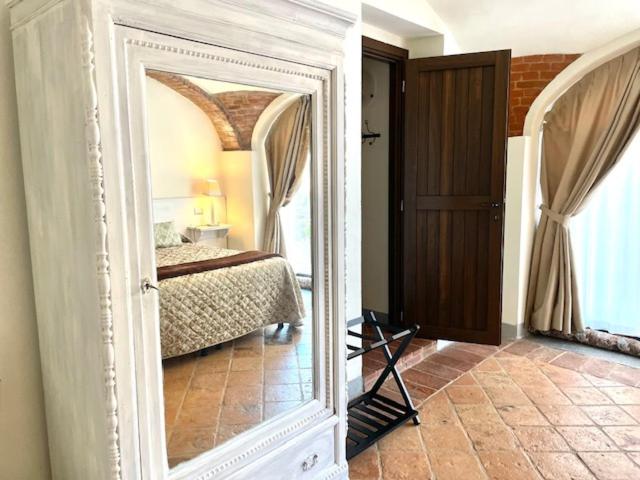 One-Bedroom Suite with Sofa Bed - Photo 4