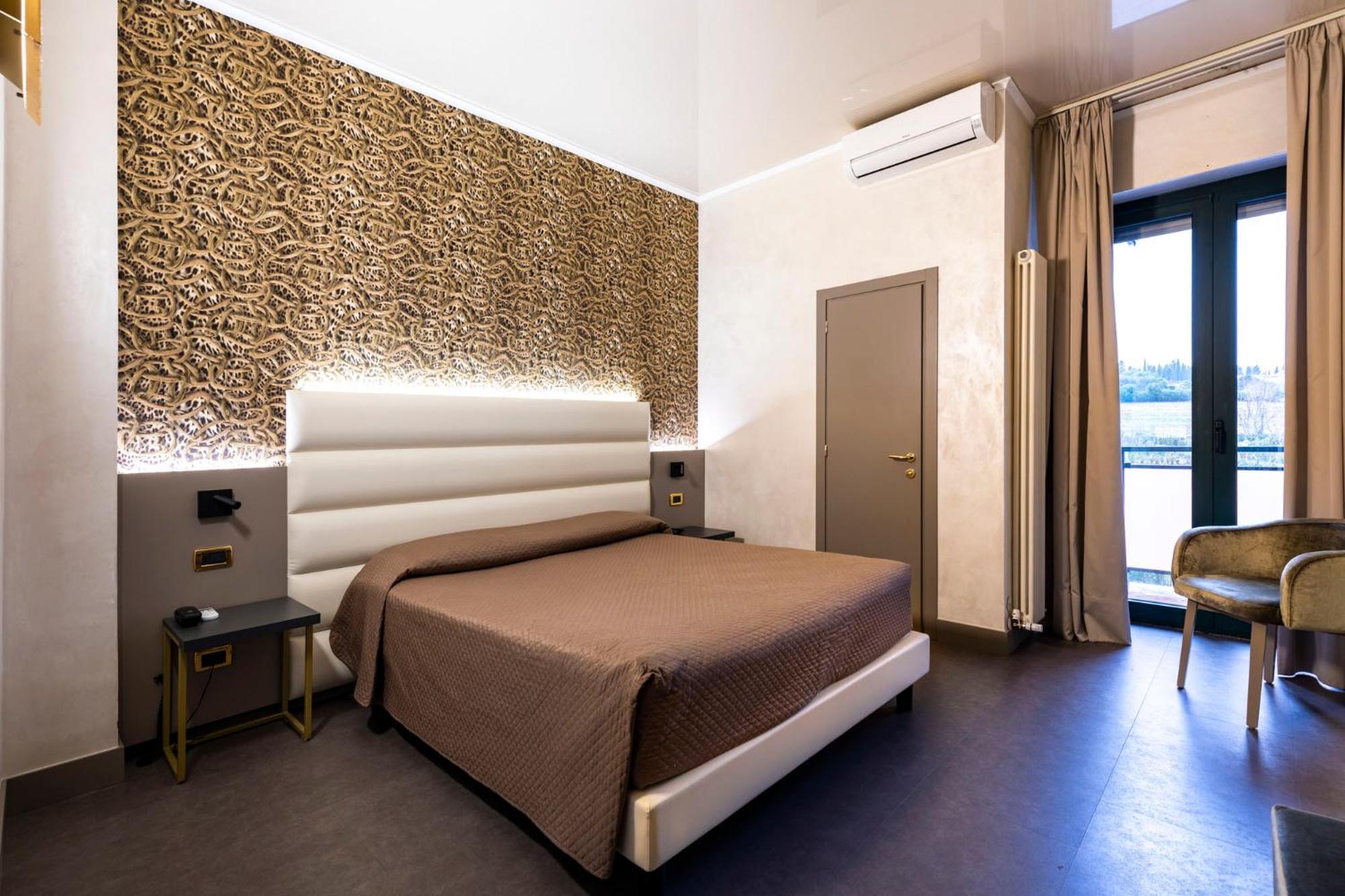 Double Room with Balcony - Photo 1