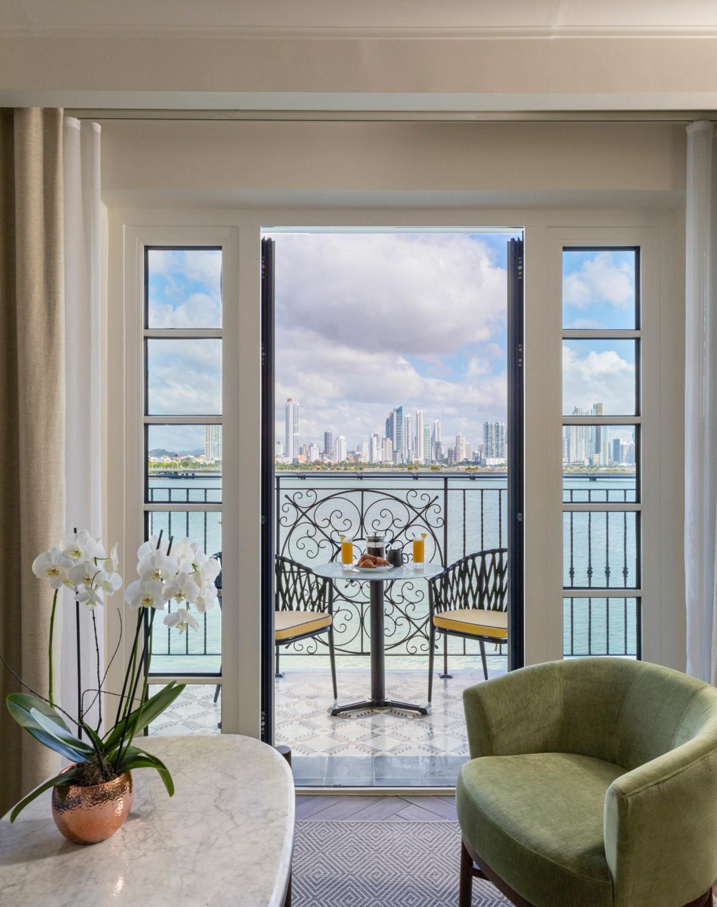 MAGNIFIQUE 1 KING OCEAN FRONT WITH BALCONY - Photo 2