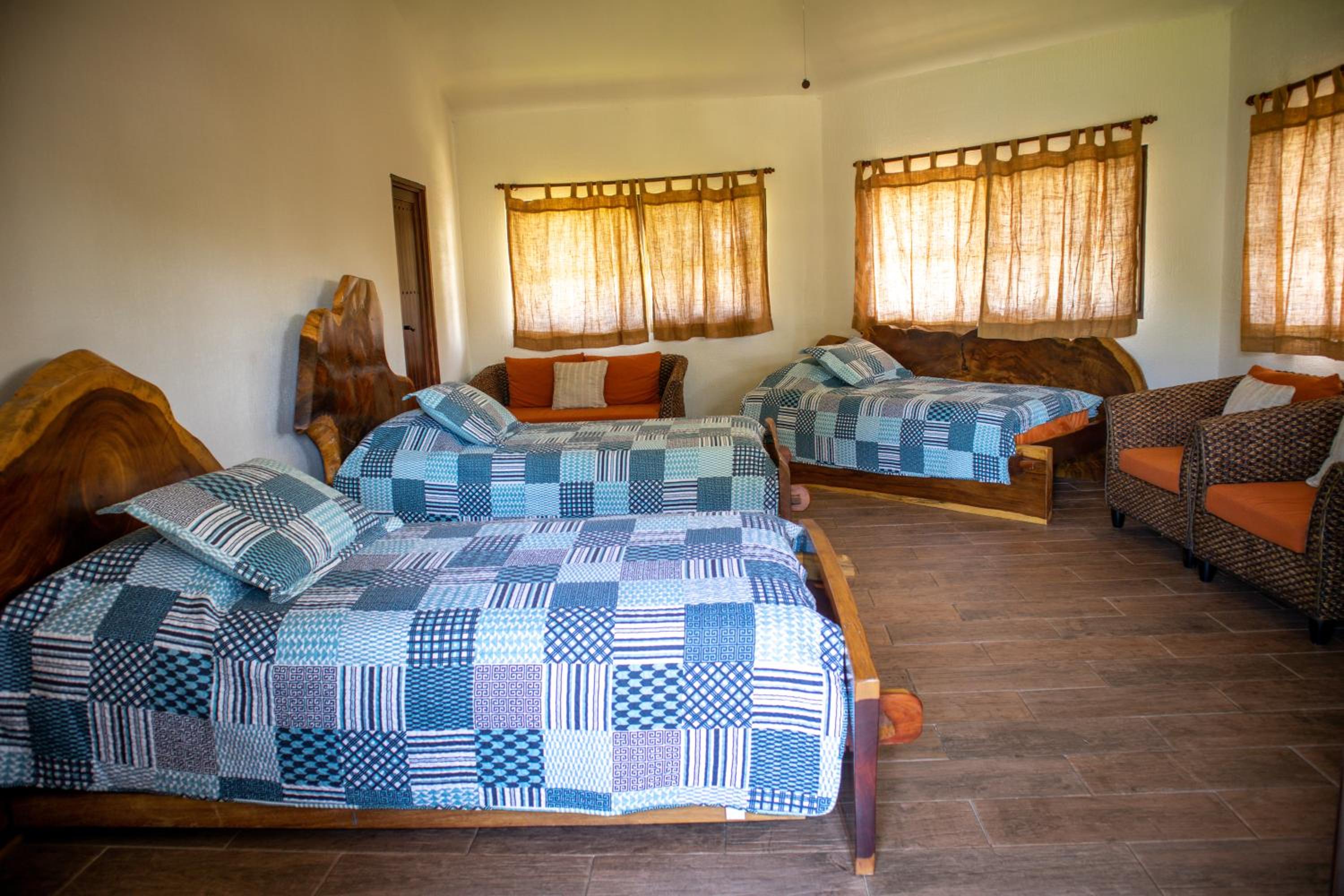 Deluxe Triple Room with Sea View photo 3