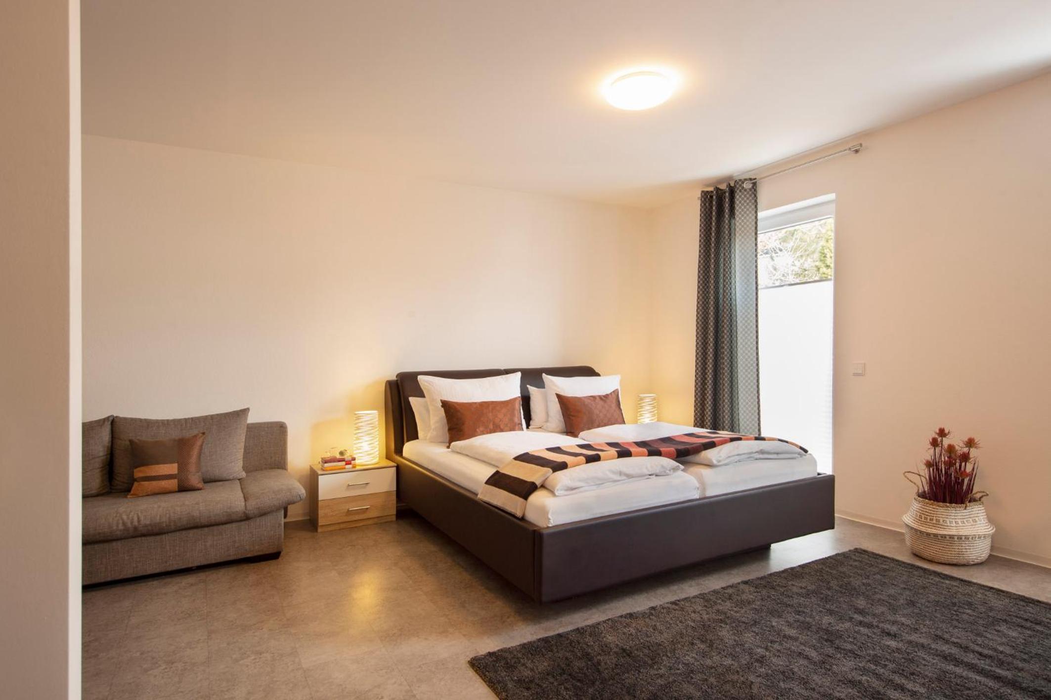 Studio Apartment - Photo 1