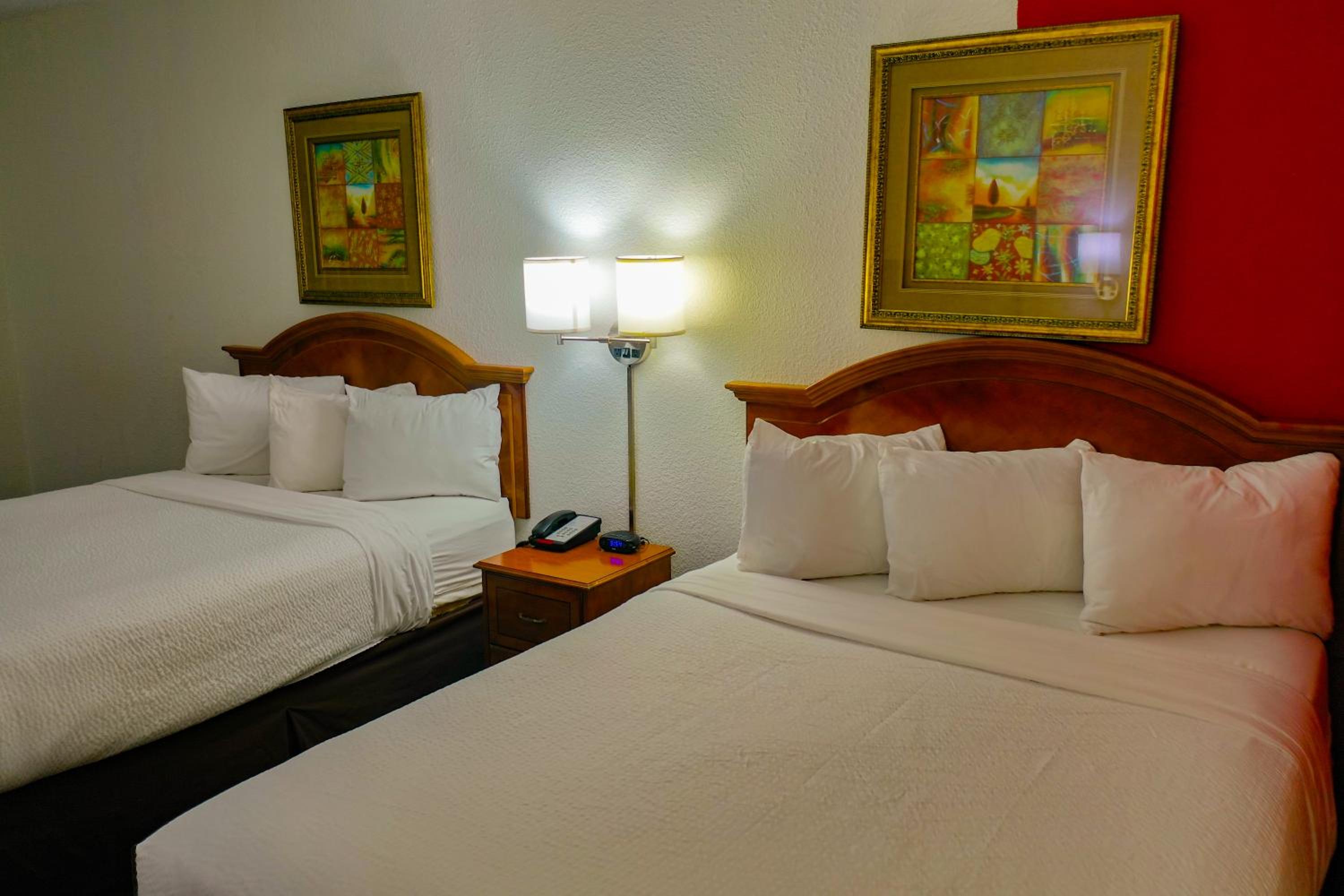 Queen Room With Two Queen Beds - Non-Smoking - Photo 1