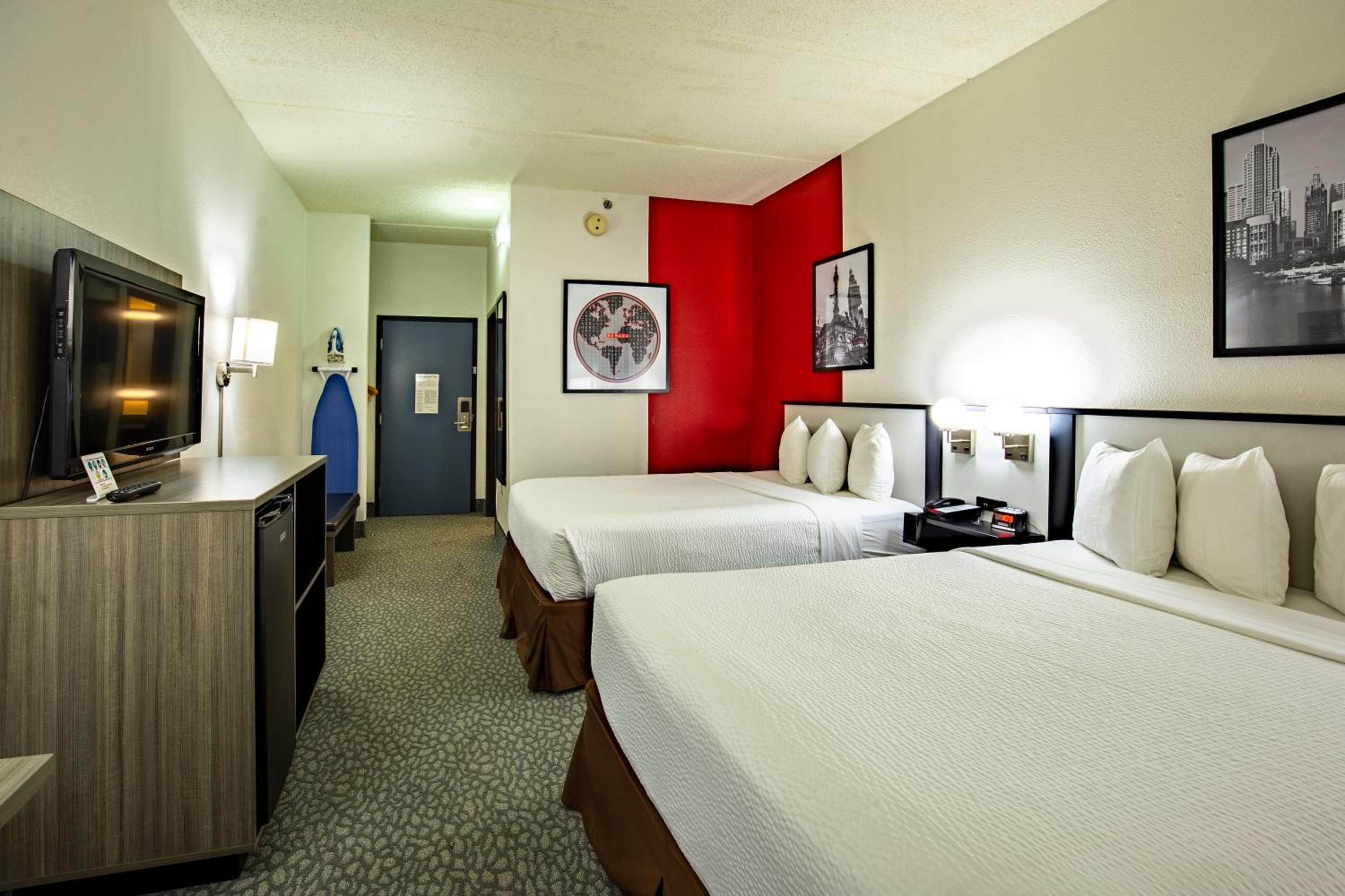 Business Queen Room With Two Queen Beds - Non-Smoking - Photo 1