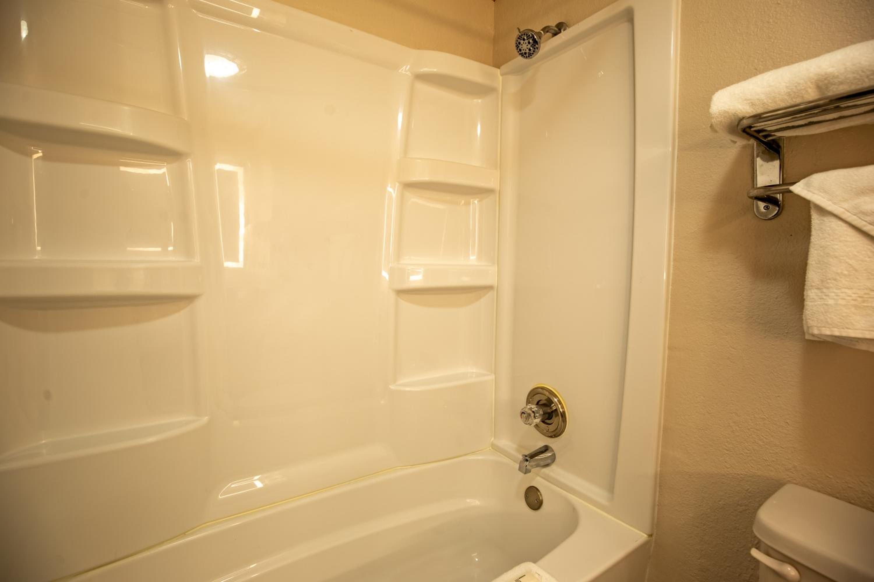 King Room - Non-Smoking - Photo 1