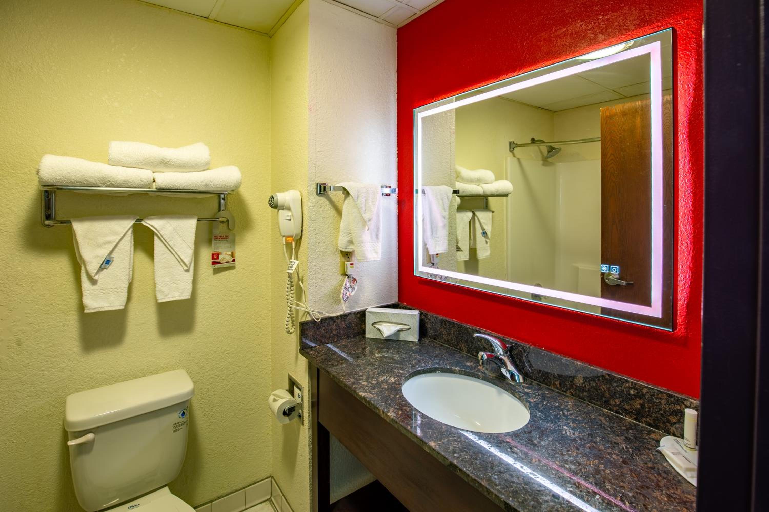 King Room - Non-Smoking - Photo 4