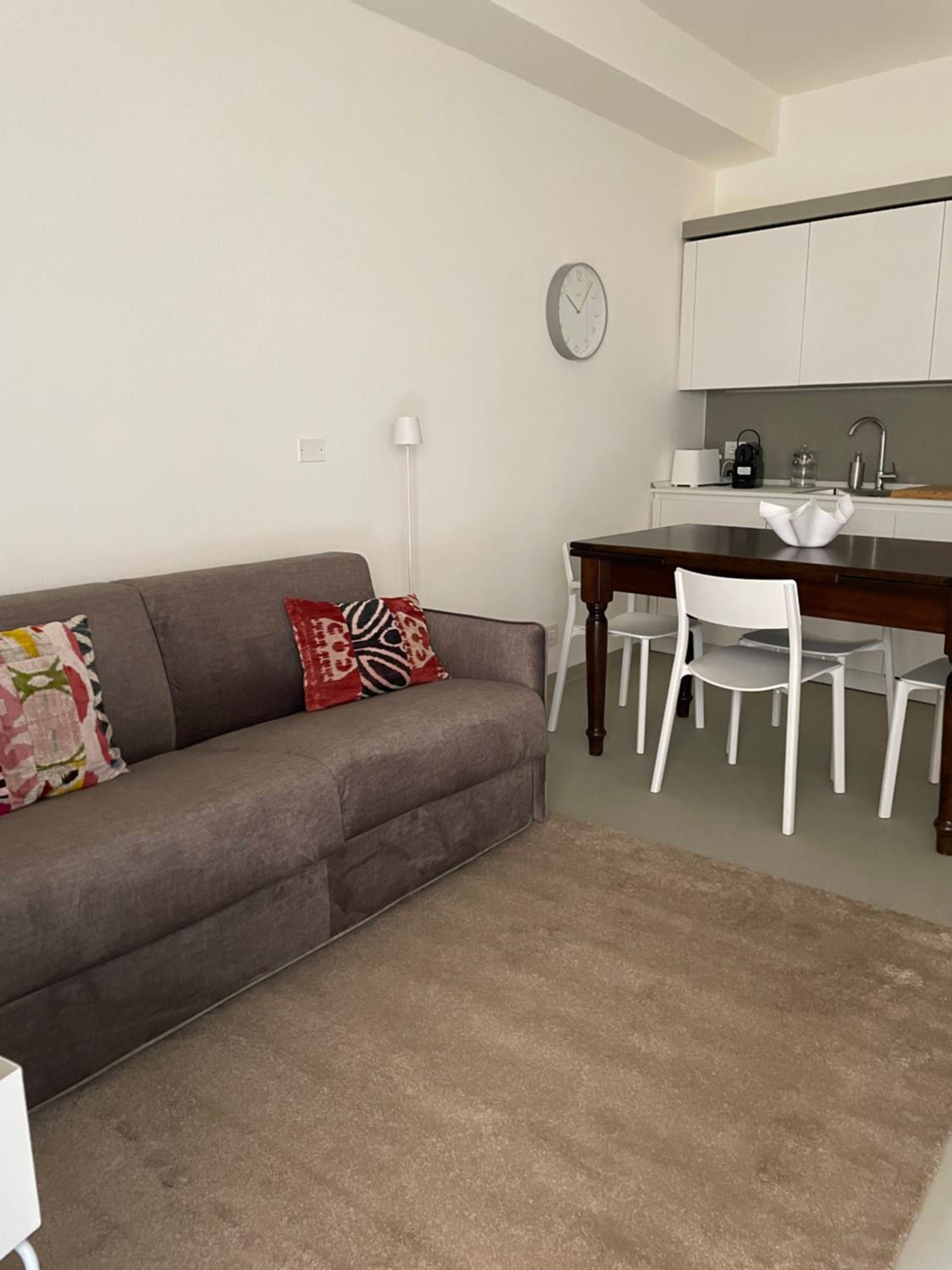 One-Bedroom Apartment photo 3