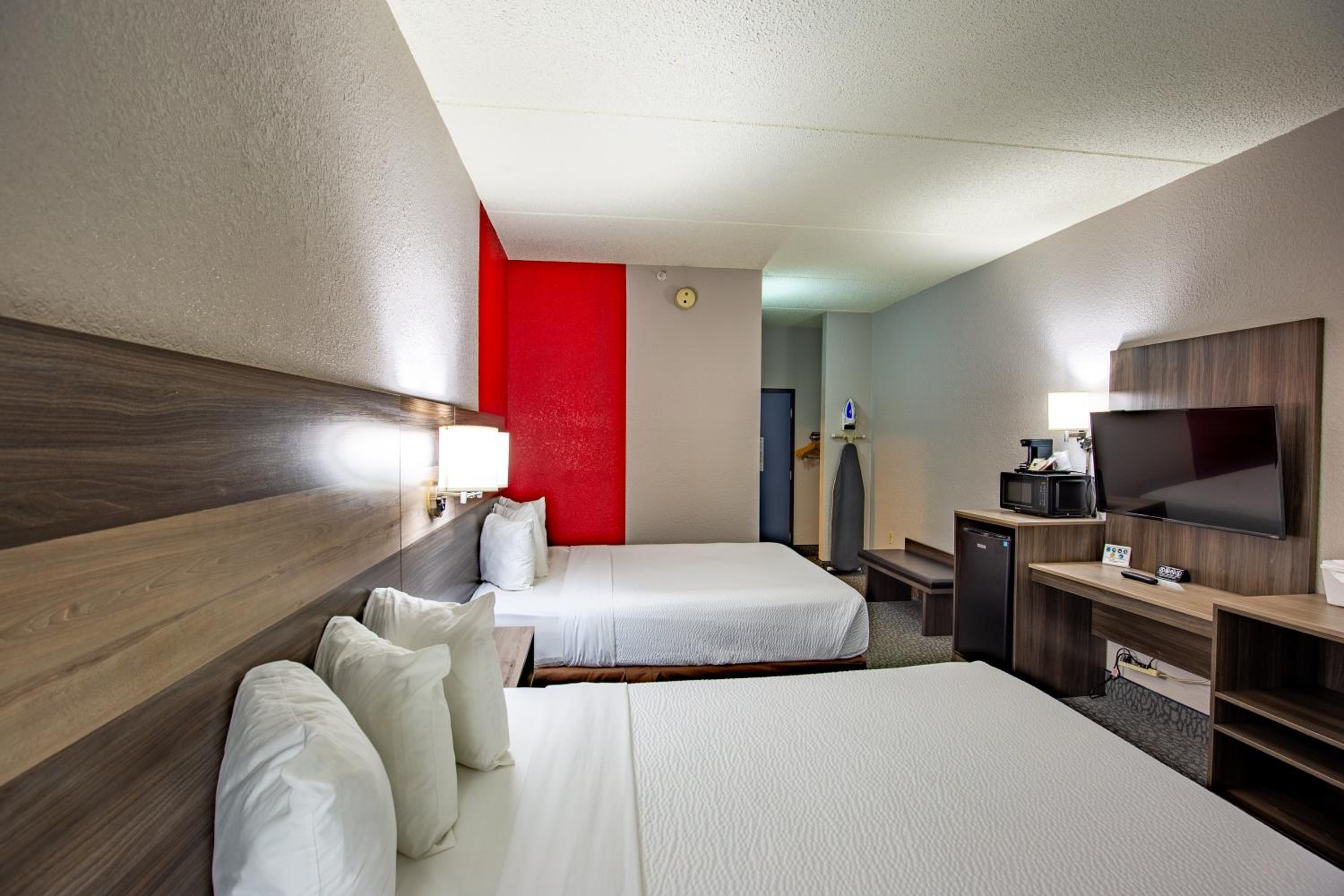 Business Queen Room With Two Queen Beds - Non-Smoking - Photo 2