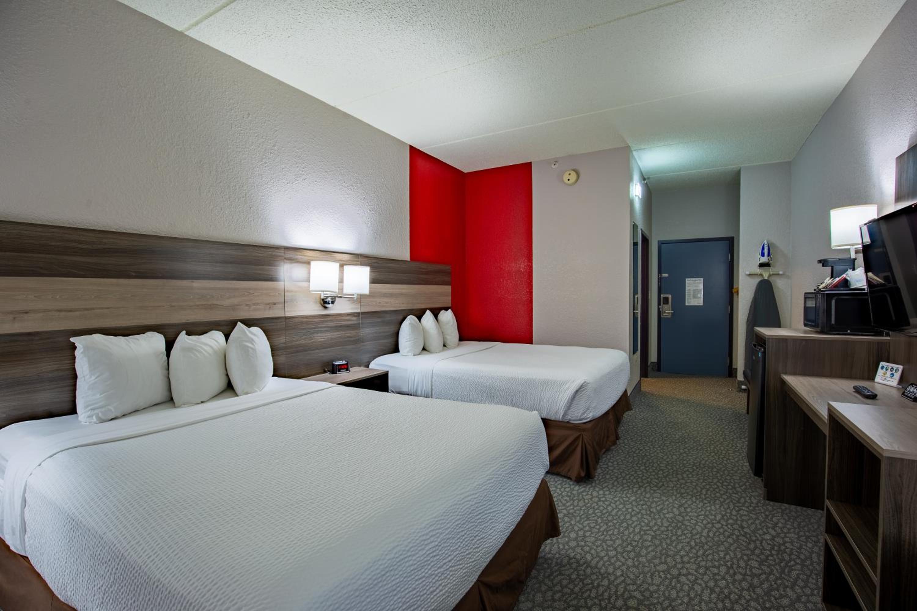 Business Queen Room With Two Queen Beds - Non-Smoking - Photo 3