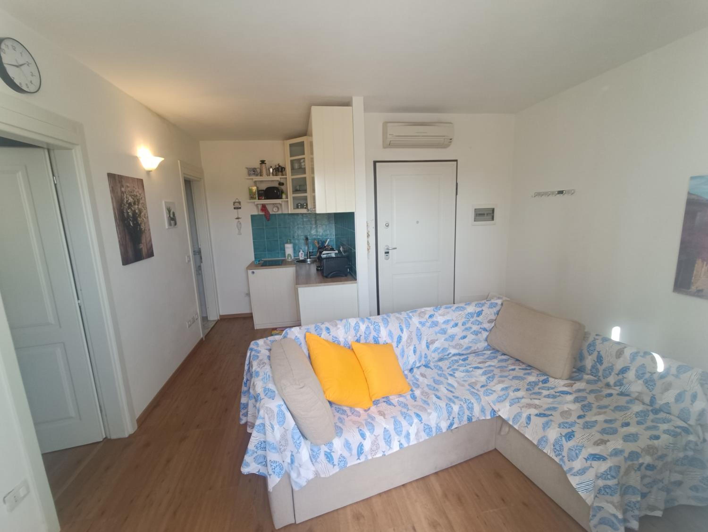 One-Bedroom Apartment photo 1