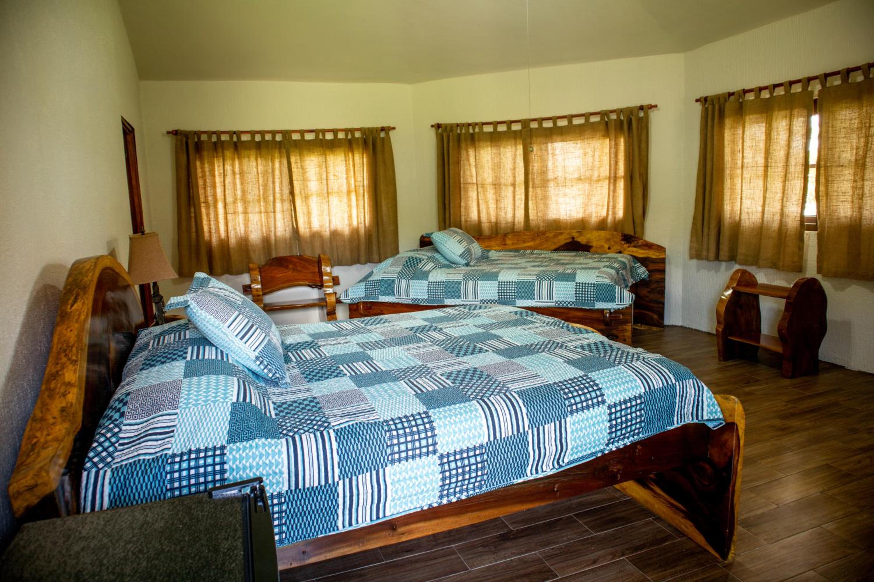 King Room with Two King Beds photo 3