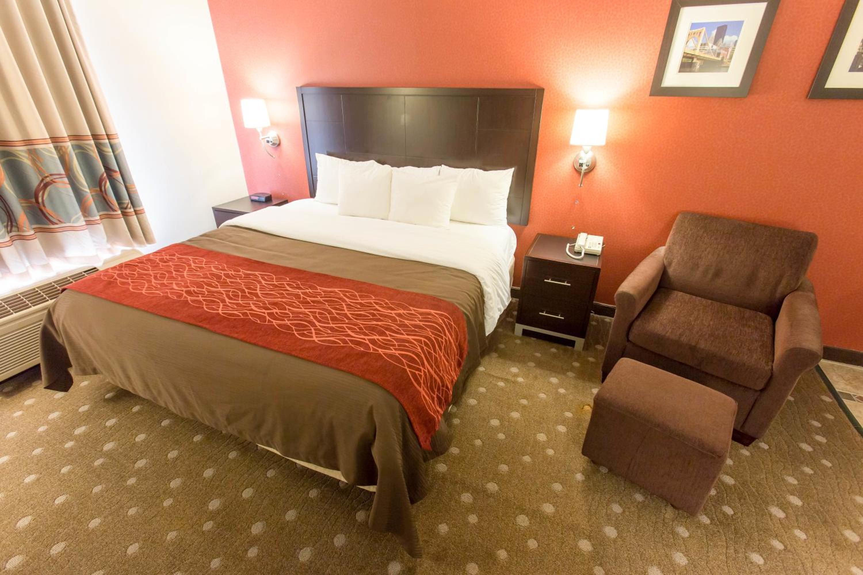 King Suite - Non-Smoking - Photo 2