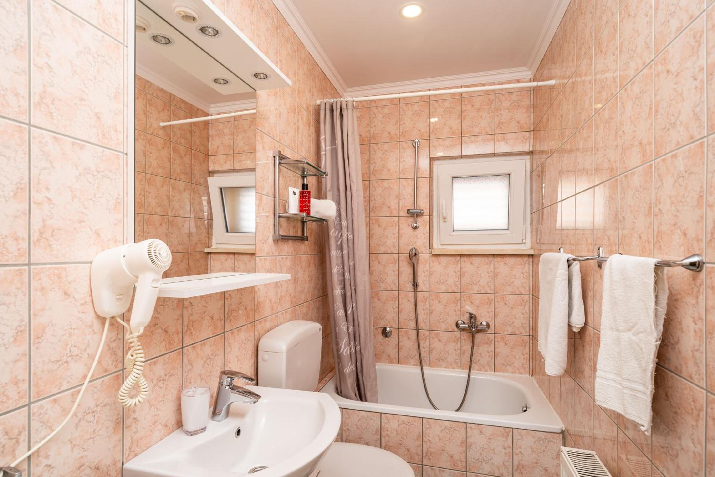 One-Bedroom Apartment - Photo 14
