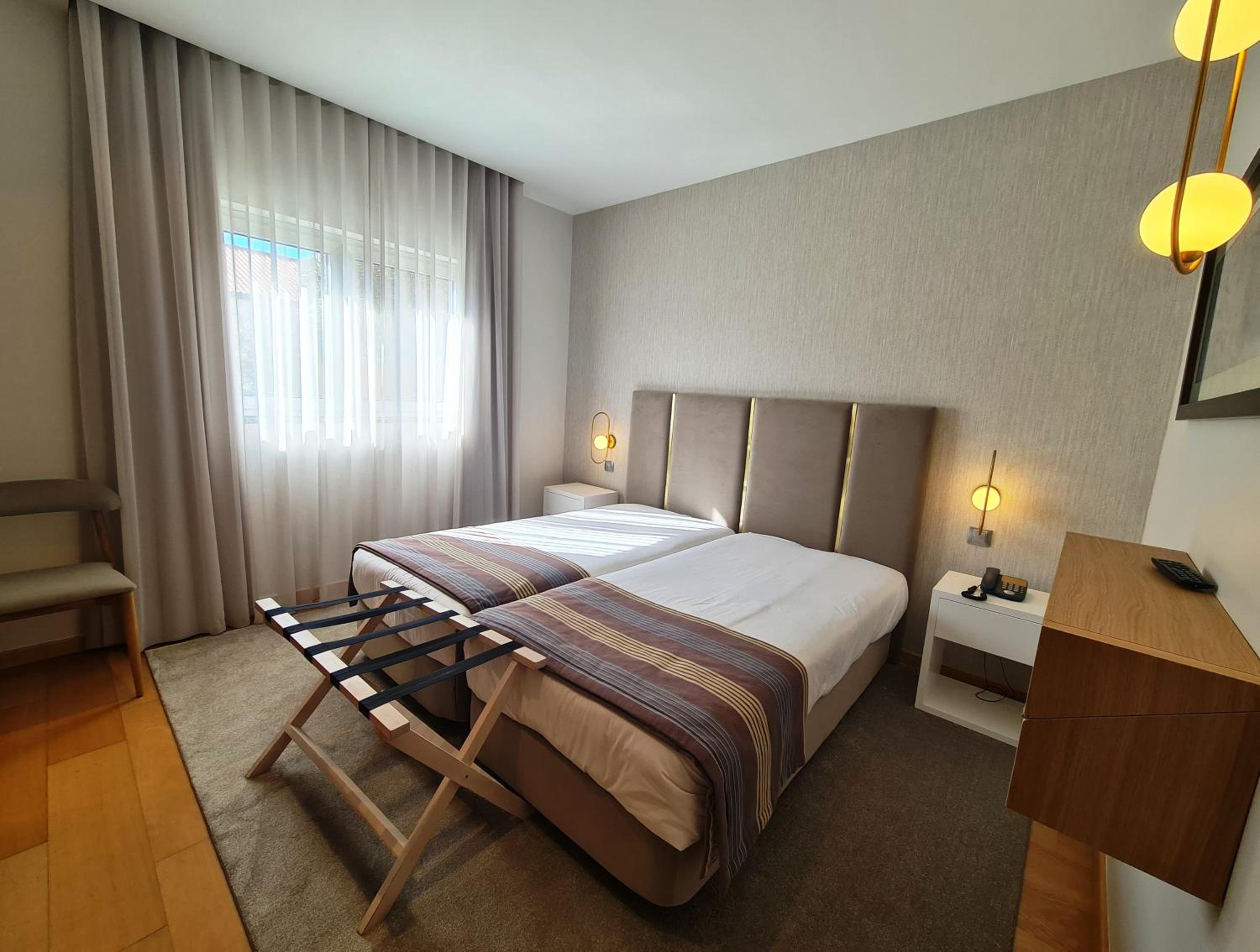 Twin Room - Photo 6