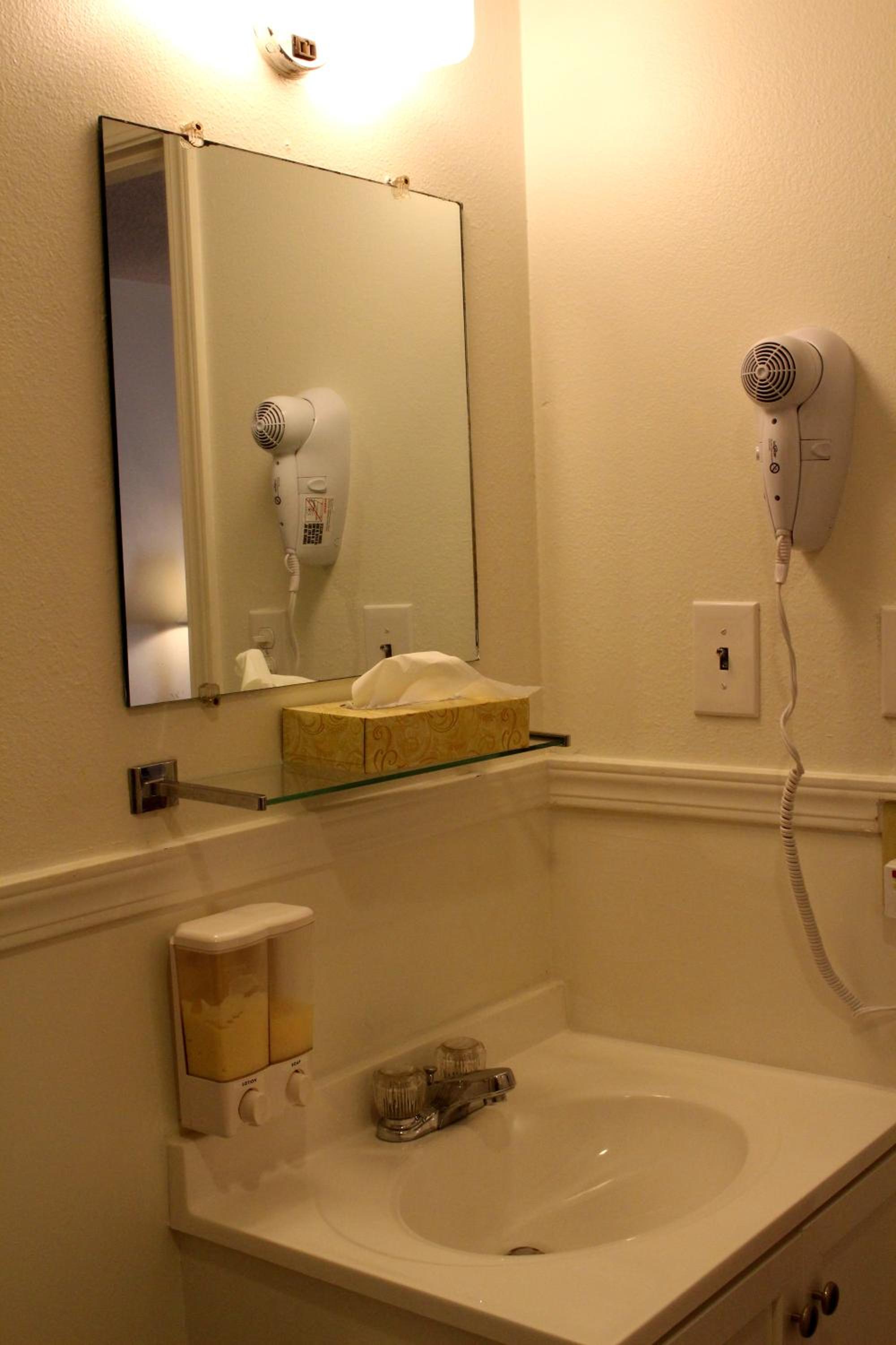 Standard Queen Room photo 2