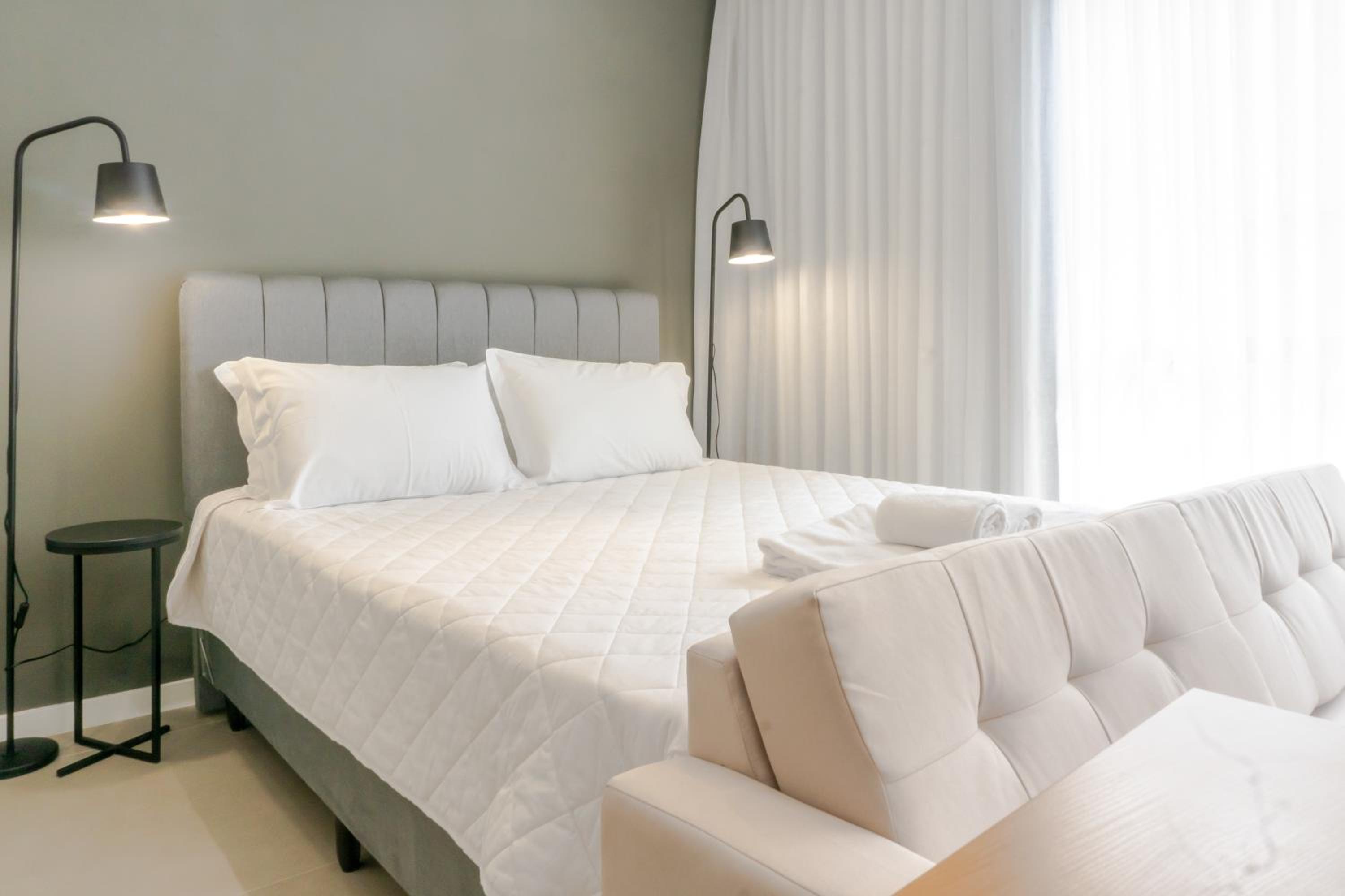 Studio Apartment with One Double Bed