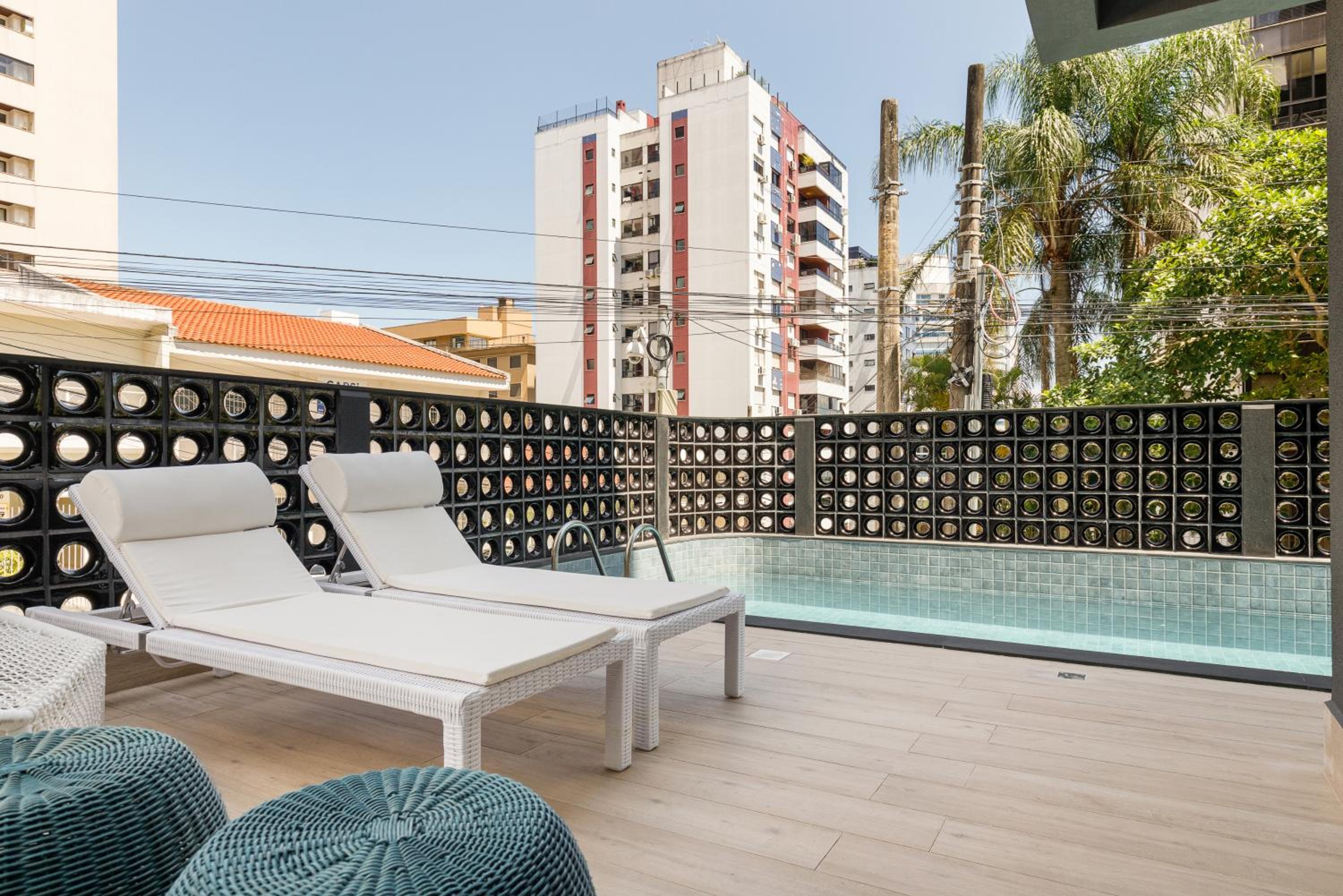 Apartment with City View - Photo 2