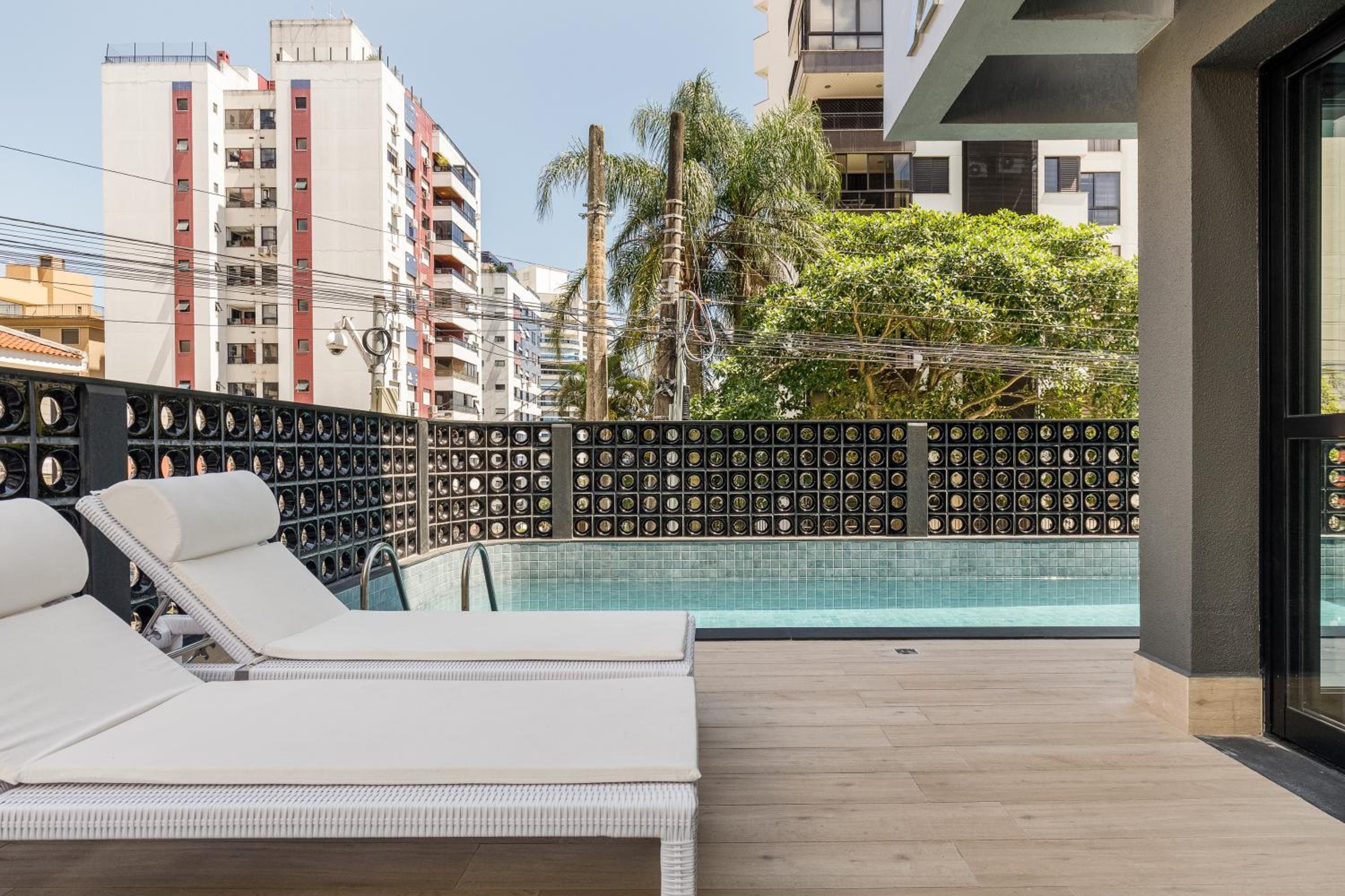 Apartment with City View - Photo 4