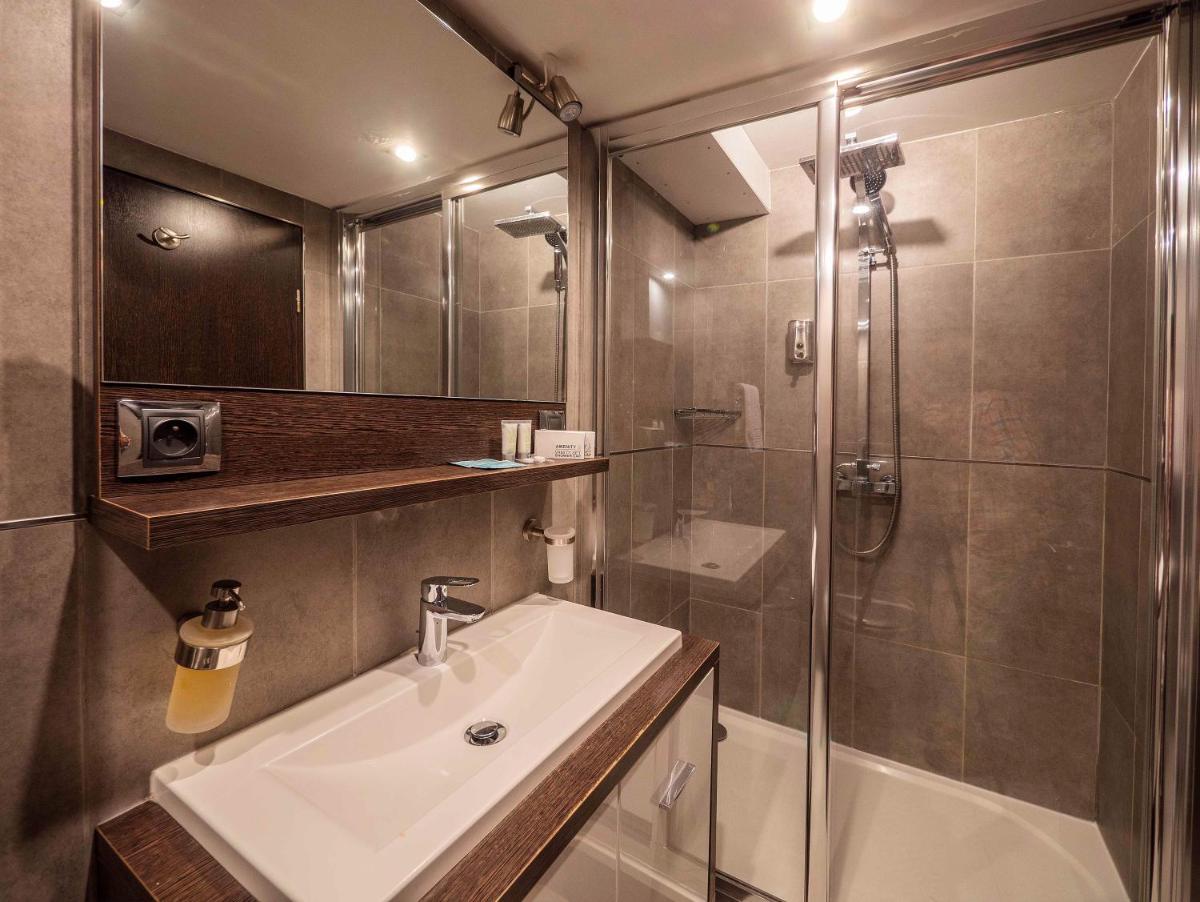 Standard Suite - First Floor - Photo 8