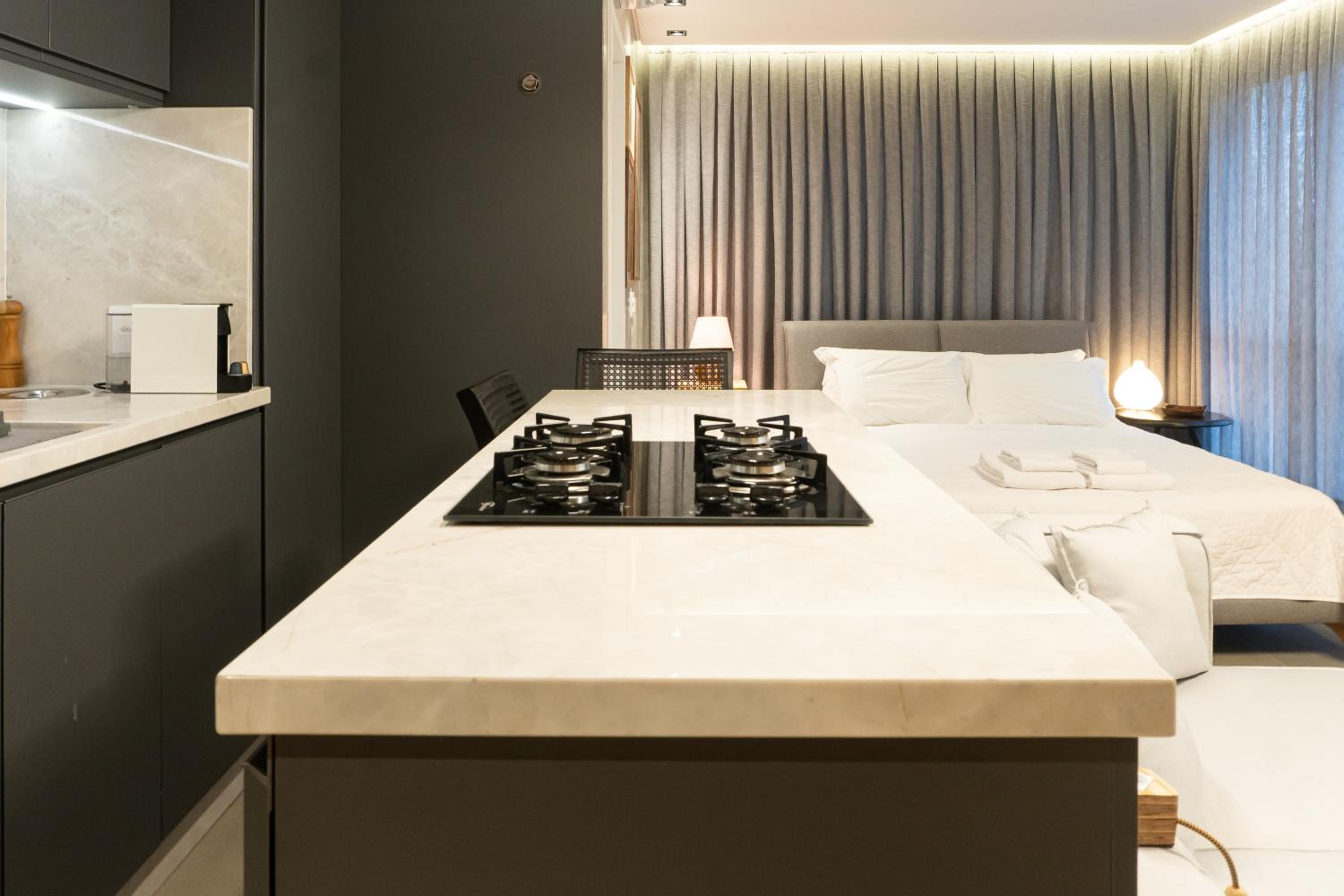 One-Bedroom Superior Apartment - Photo 9