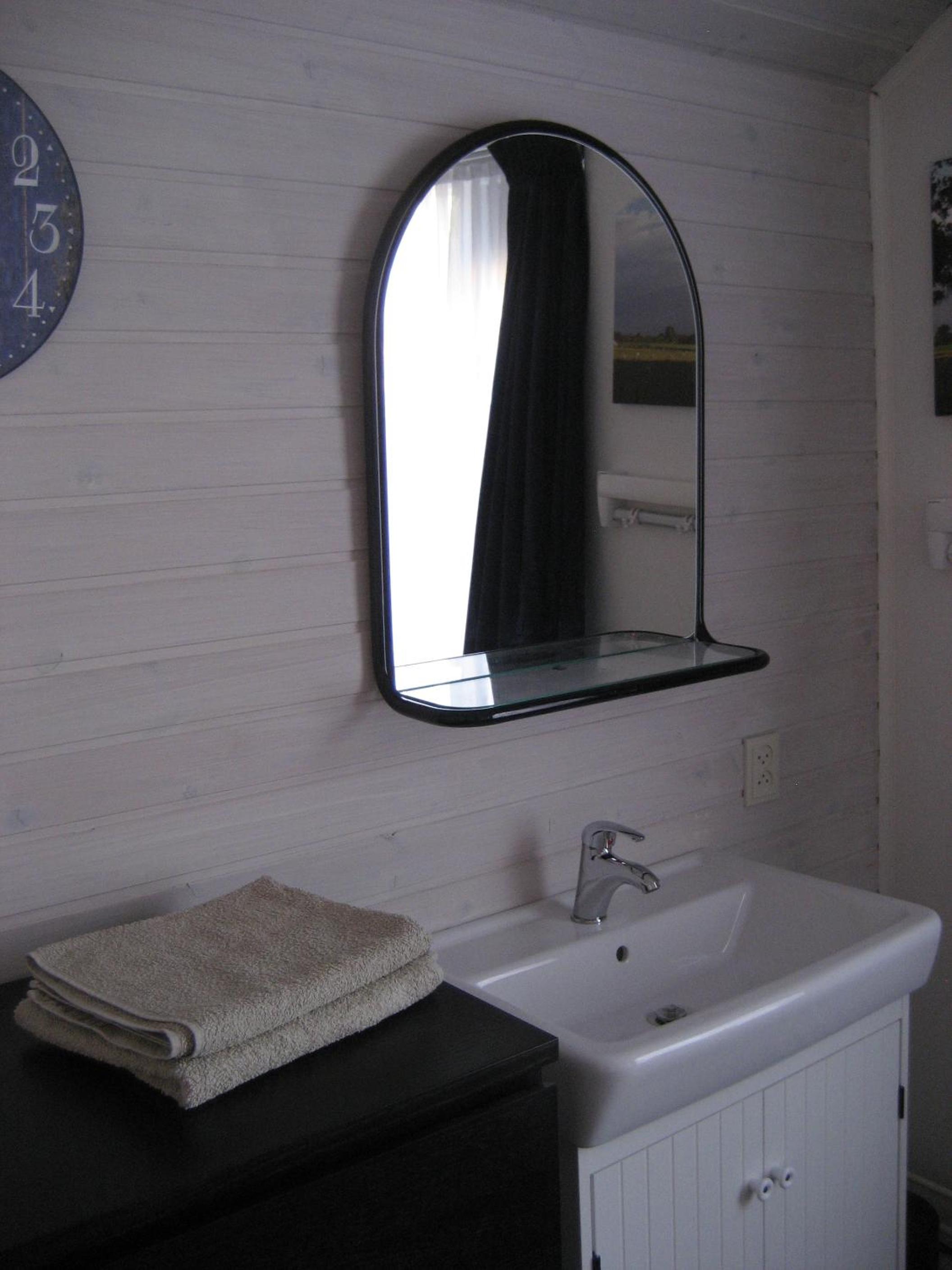 Twin Room with Shared Bathroom photo 2