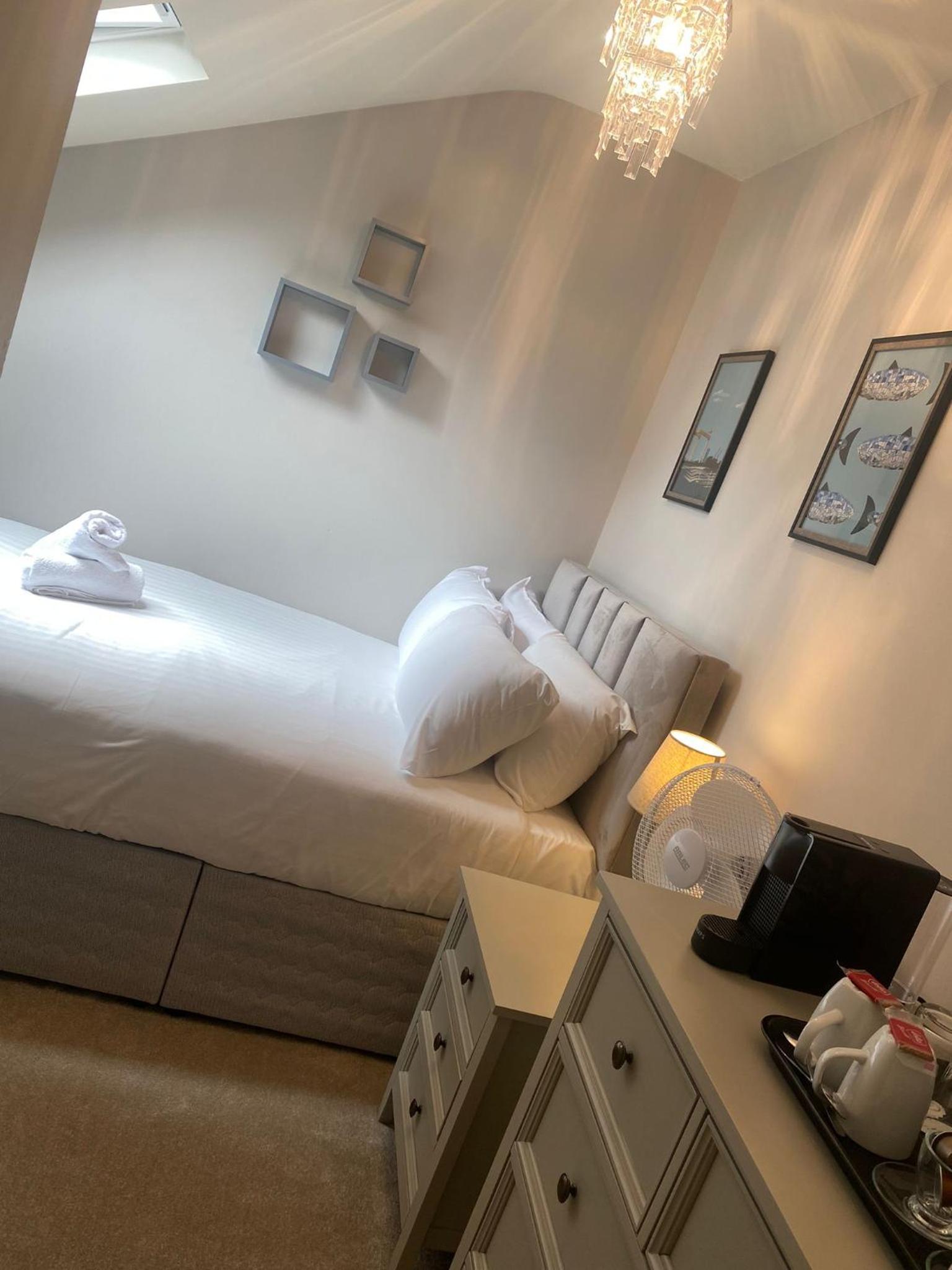 Double Room with Private External Bathroom photo 2