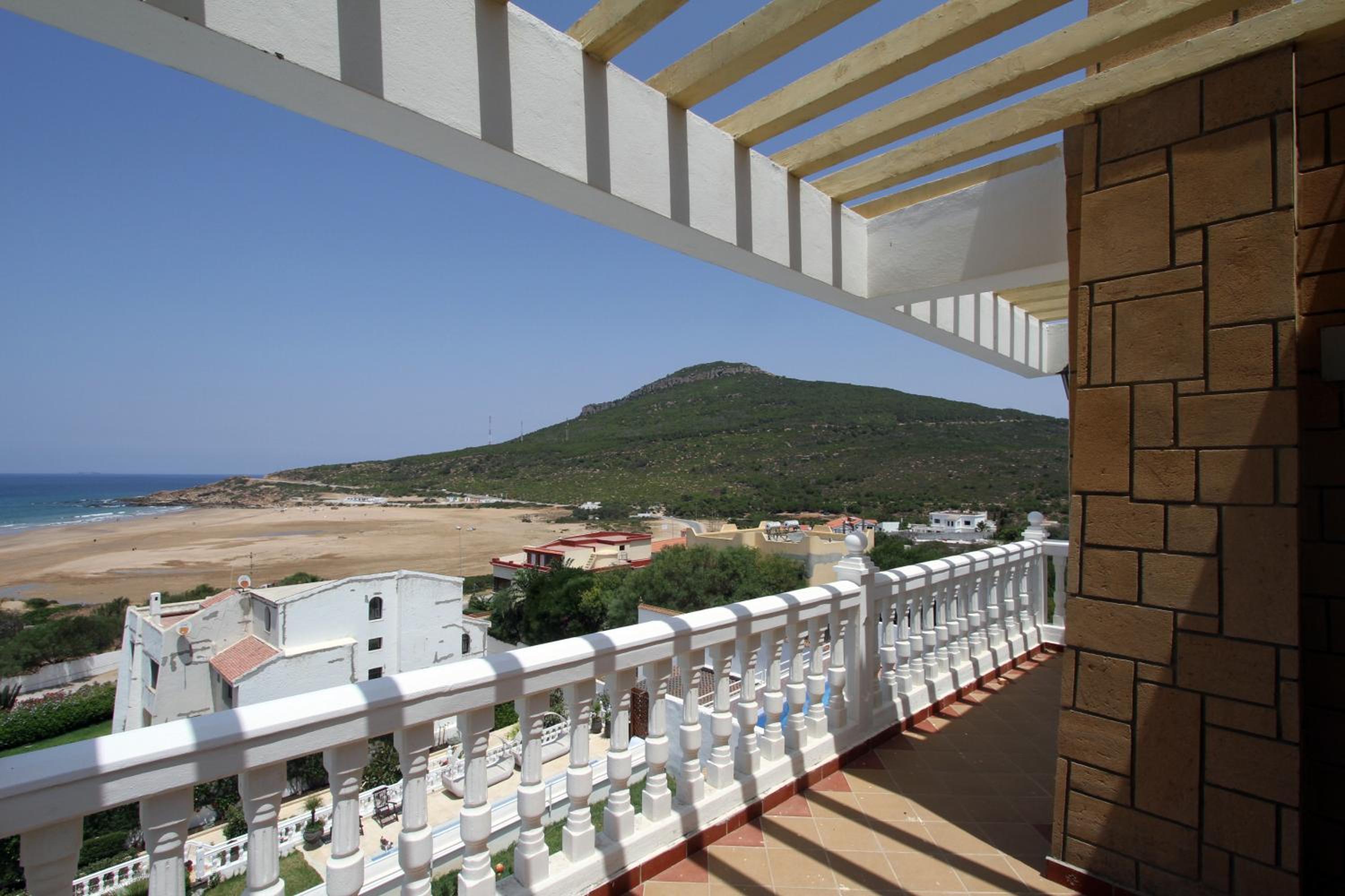 Villa with Private Pool - Photo 16