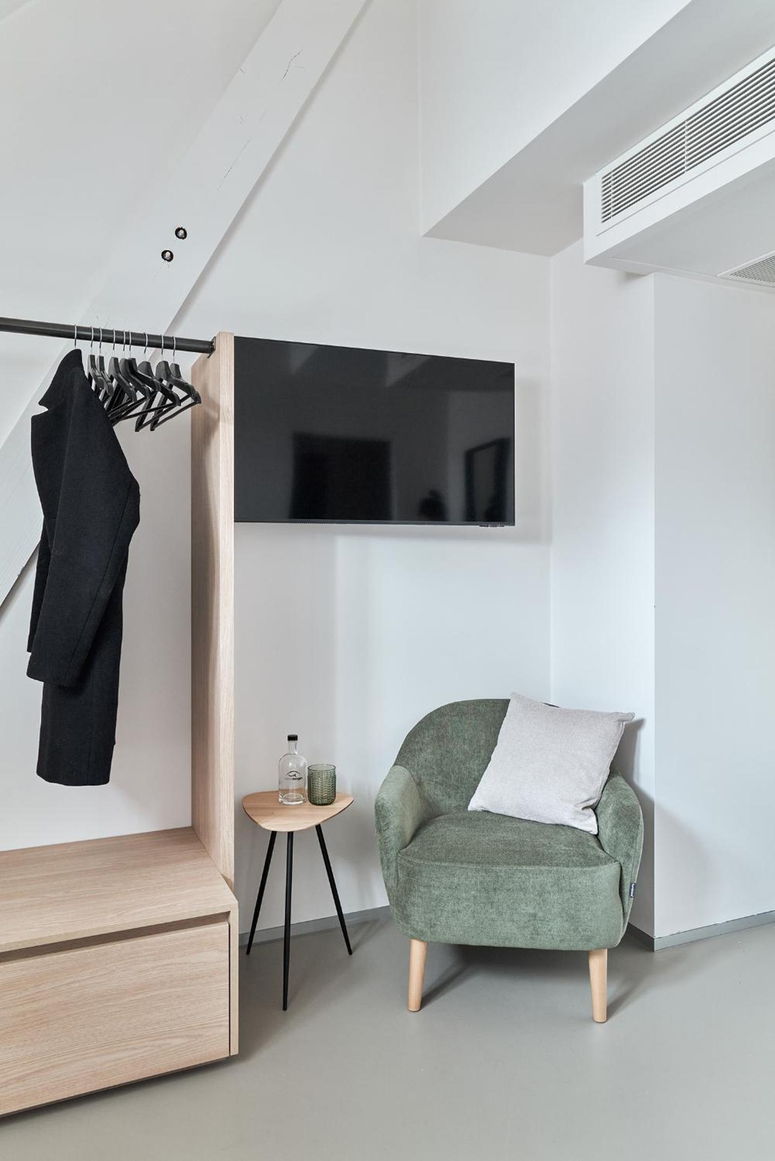 Single Room with Private Bathroom photo 1